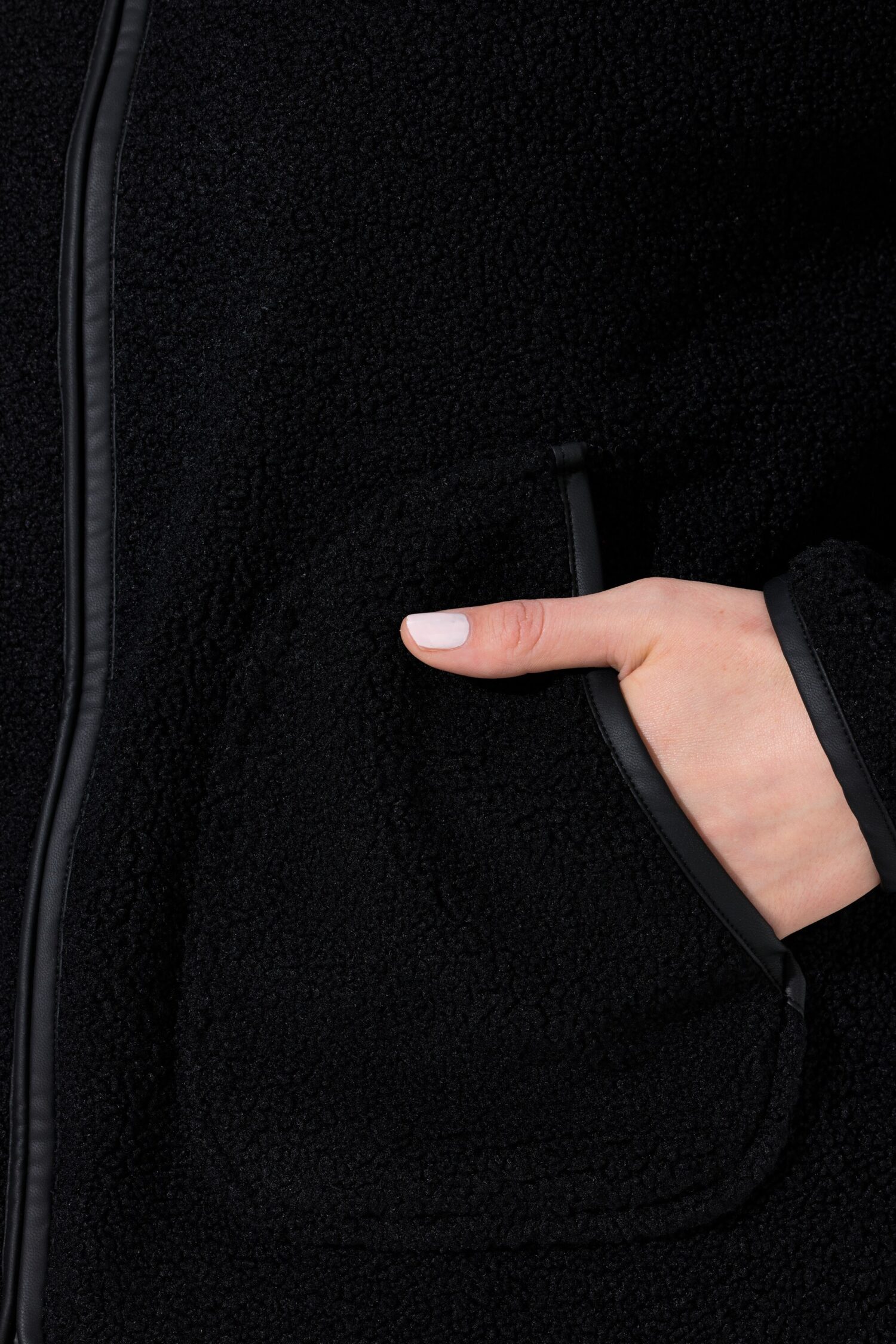 Ζακέτα fleece με φερμουάρ και λεπτομέρειες σε δερμάτινη όψη
