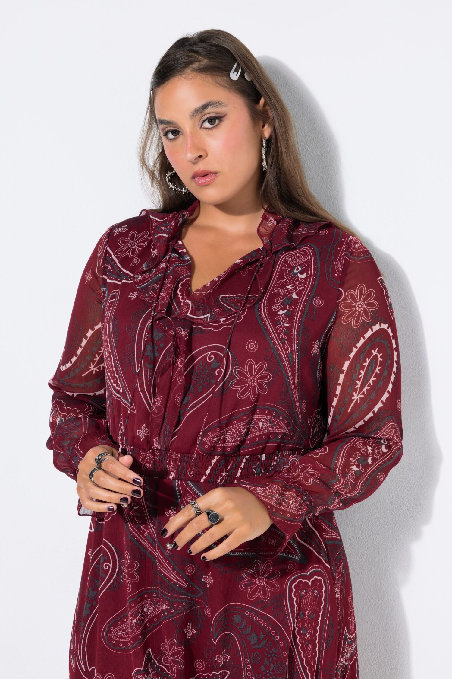 Φόρεμα μίντι σε γραμμή Α με paisley print και βολάν