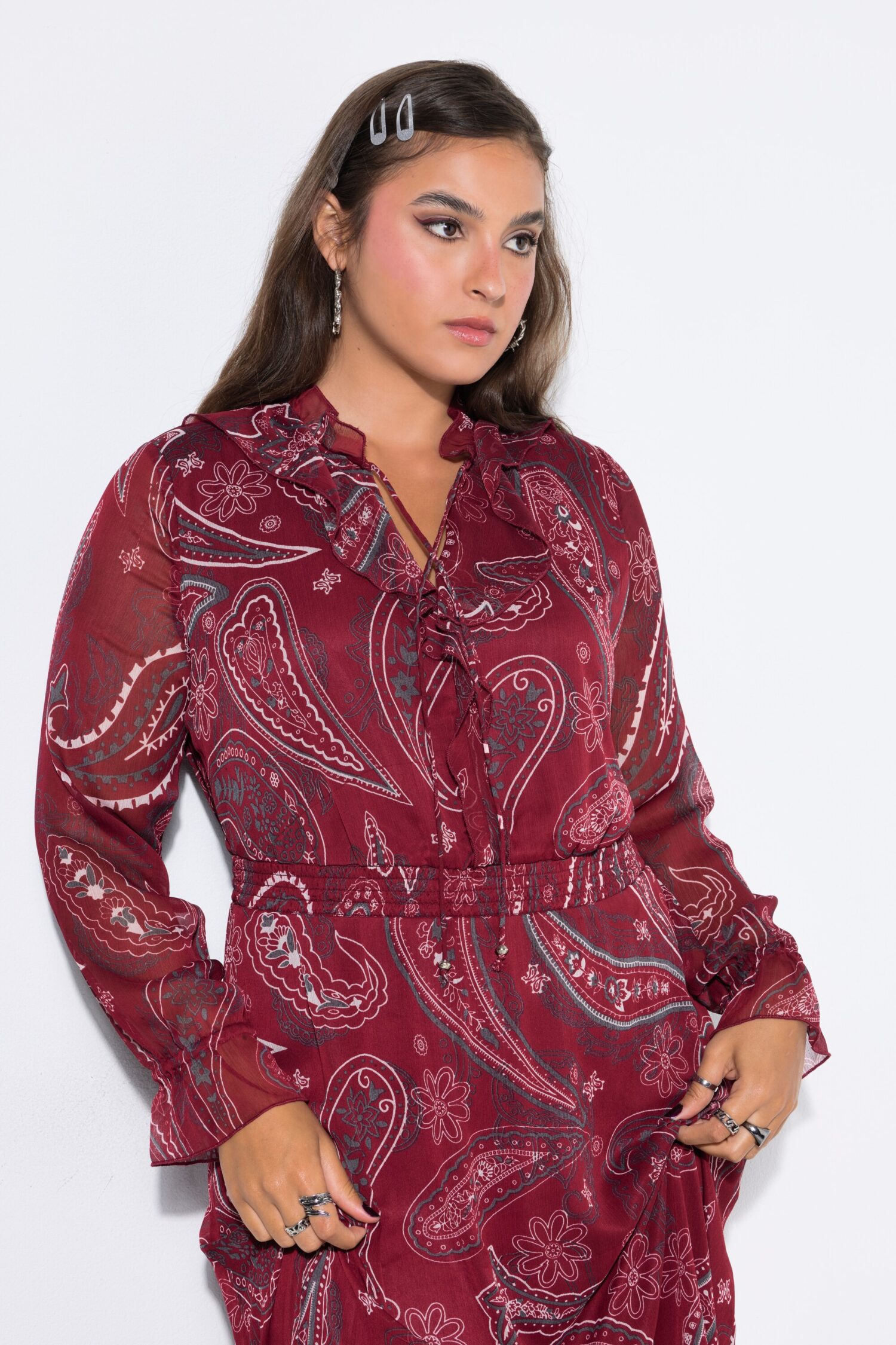 Φόρεμα μίντι σε γραμμή Α με paisley print και βολάν