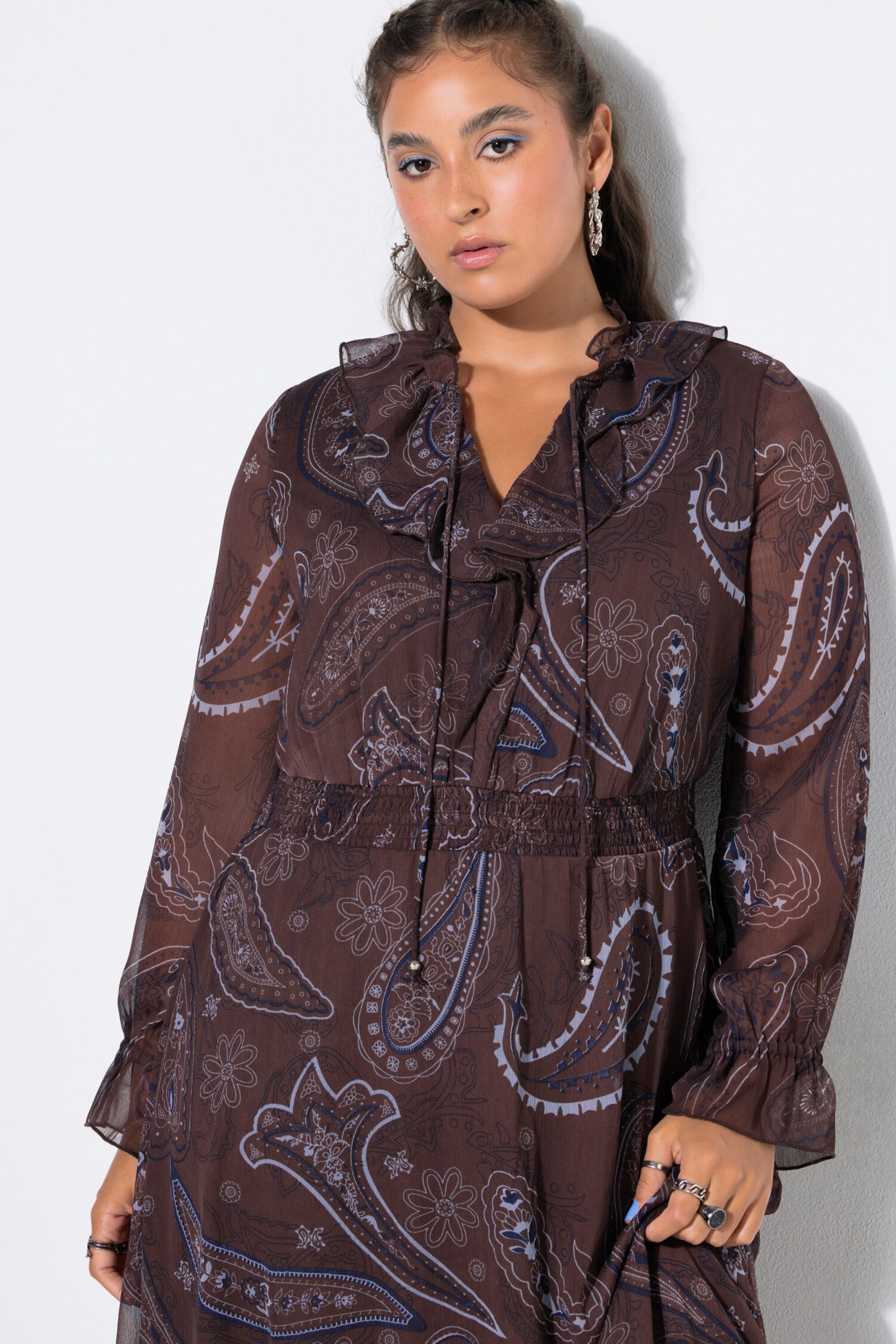 Φόρεμα μίντι σε γραμμή Α με paisley print και βολάν
