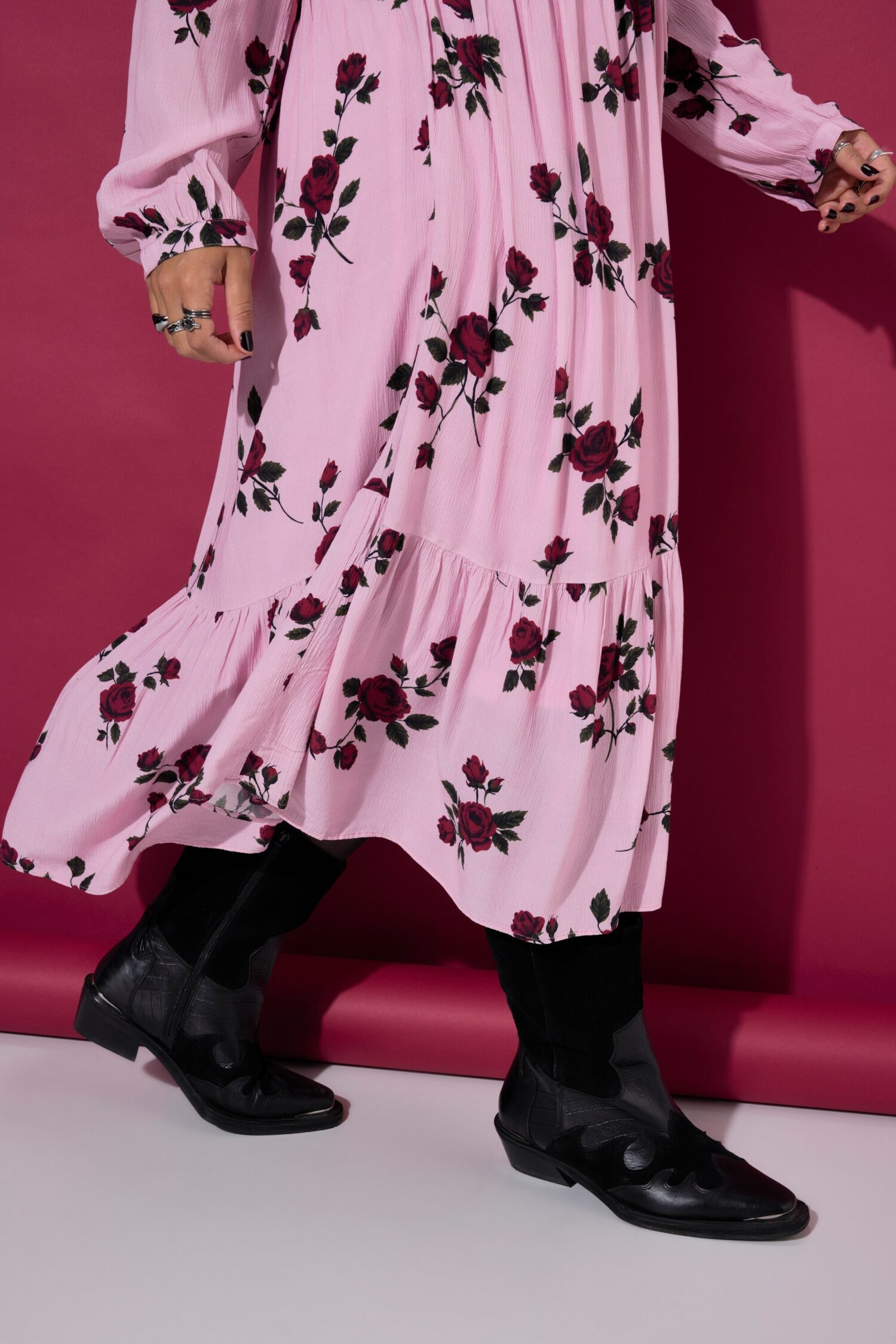 Φόρεμα σε γραμμή Α με σχέδιο roses και βολάν