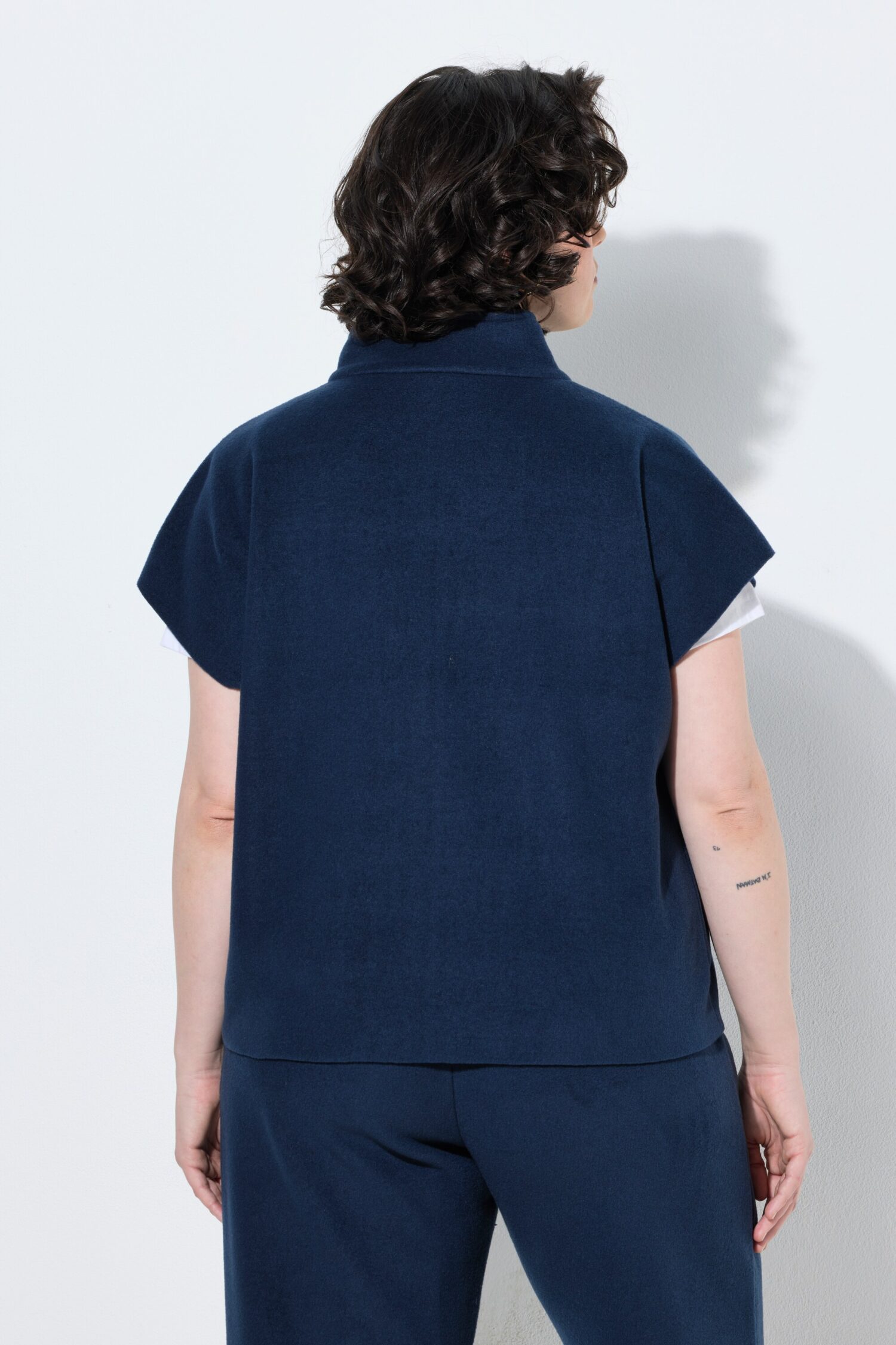 Γιλέκο fleece κοντομάνικο με όρθιο γιακά και κουμπιά