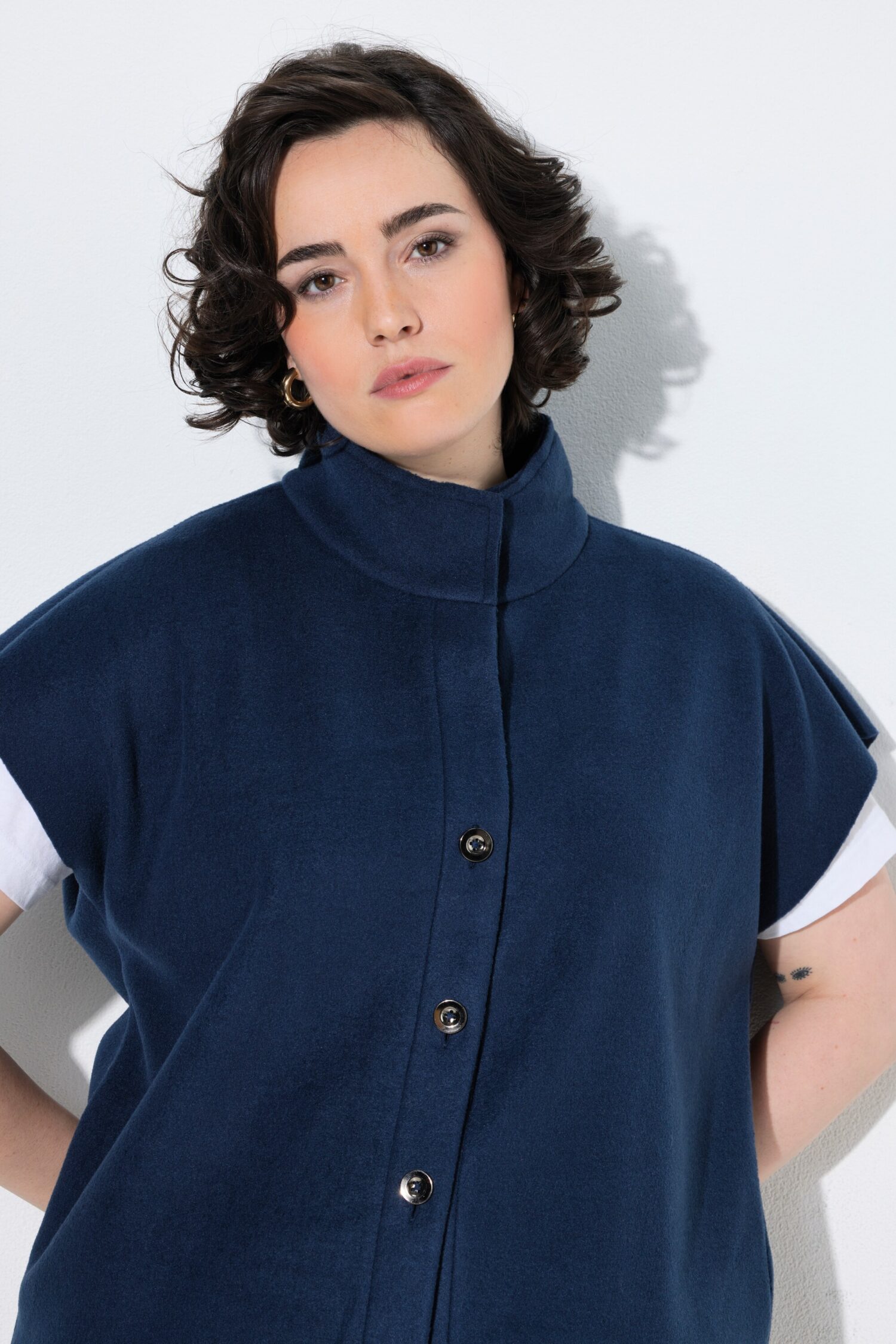 Γιλέκο fleece κοντομάνικο με όρθιο γιακά και κουμπιά