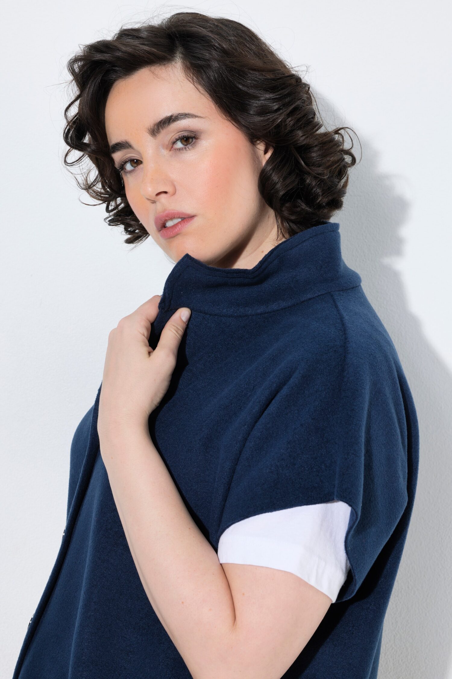 Γιλέκο fleece κοντομάνικο με όρθιο γιακά και κουμπιά