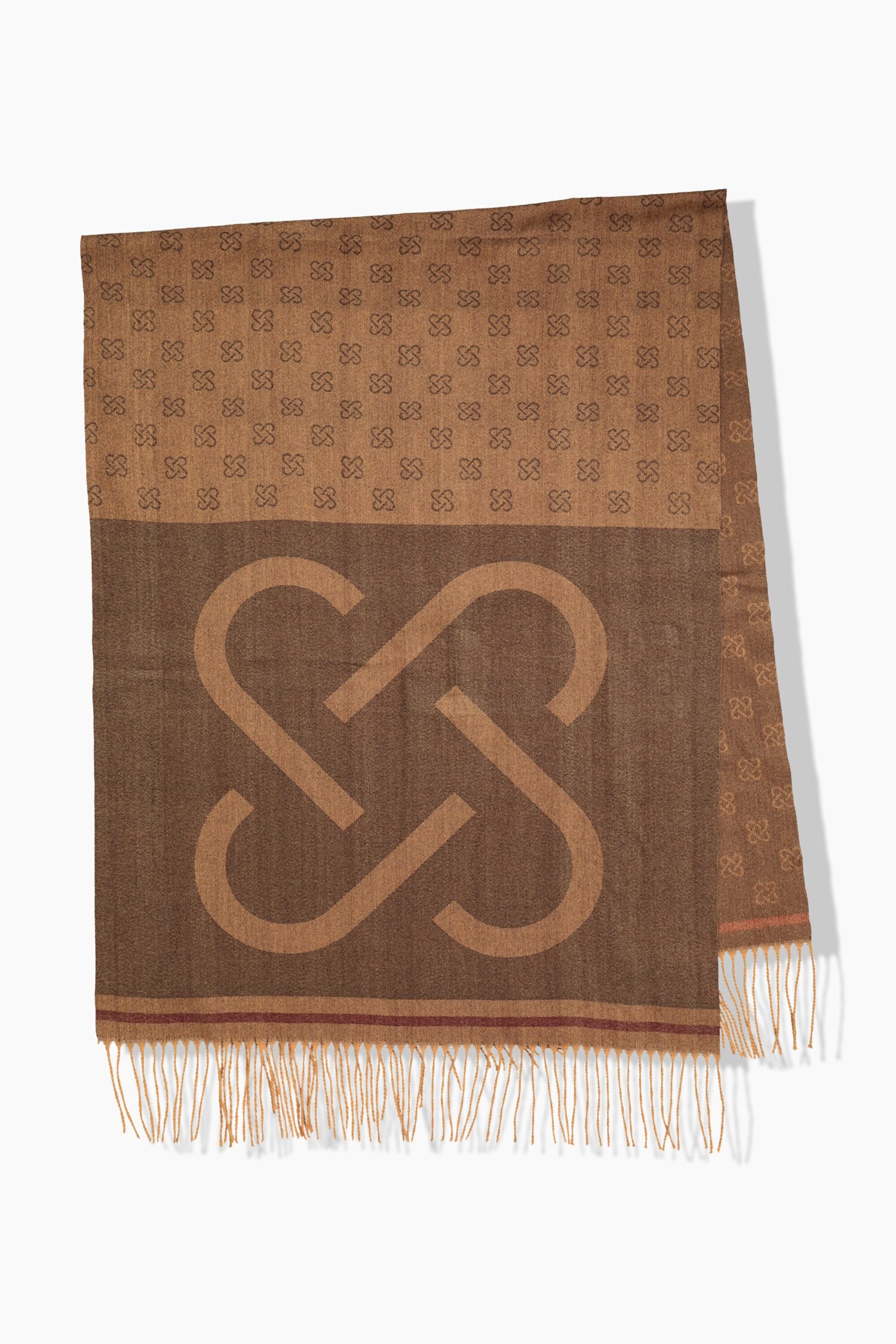 Κασκόλ με σχέδιο και κρόσια