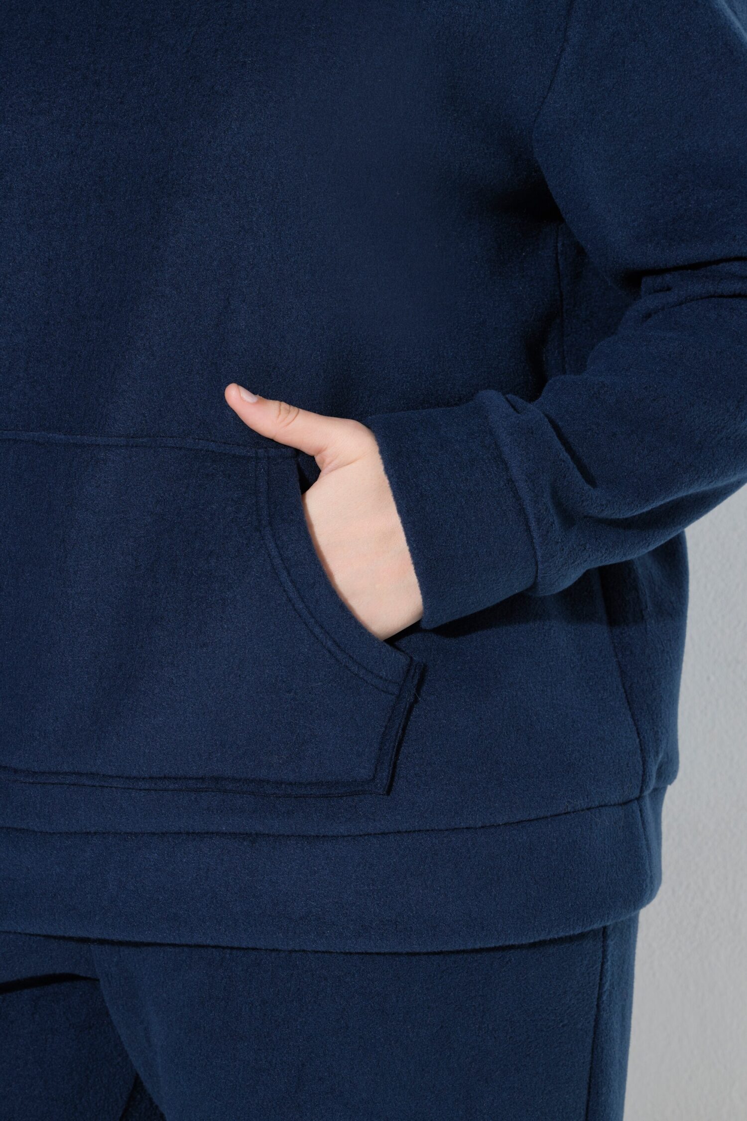 Μπλούζα φούτερ fleece με κουκούλα και τσέπη