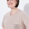 Μπλούζα με στρογγυλή λαιμόκοψη και τσέπη με στρας