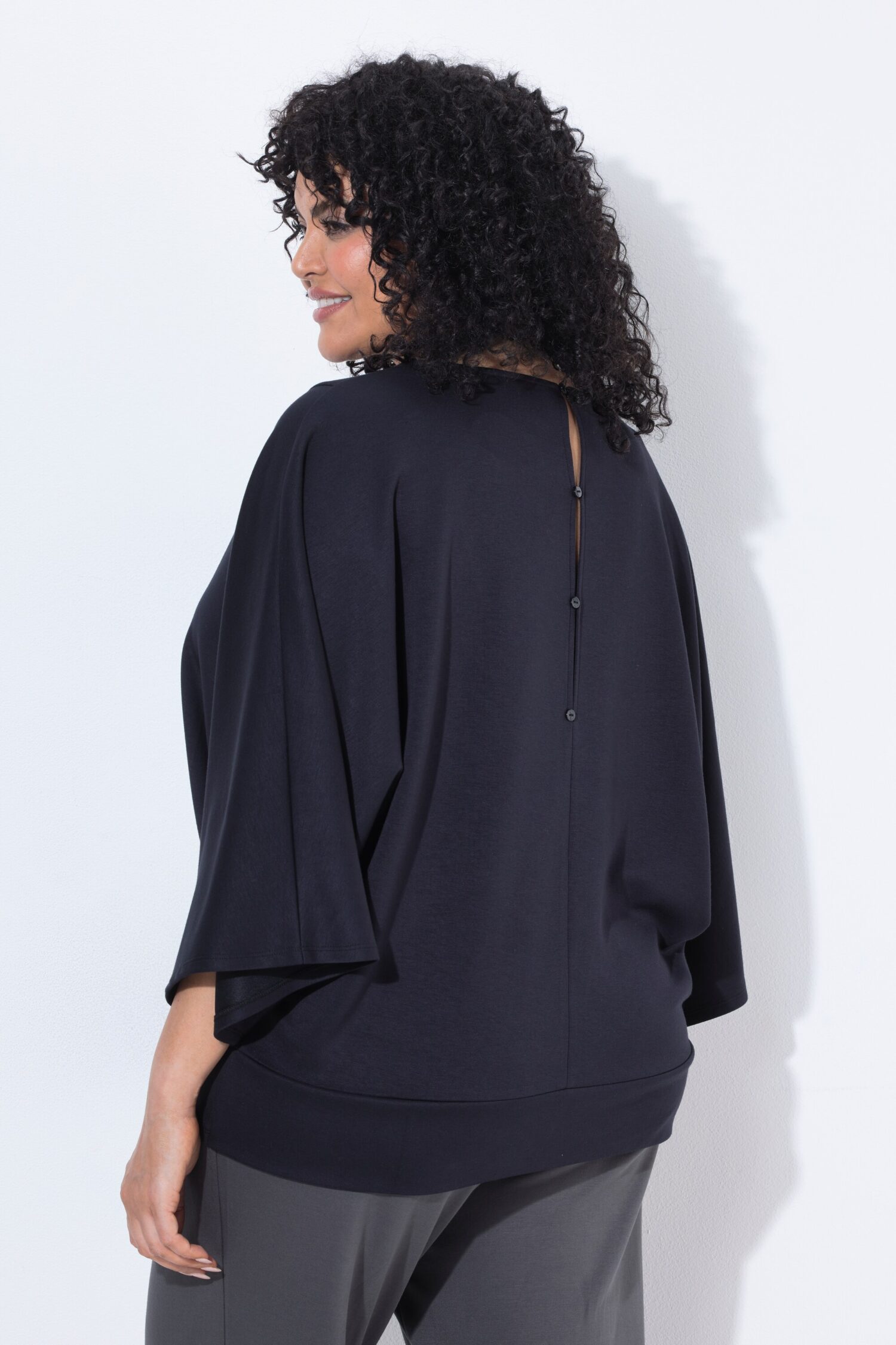 Μπλούζα oversized με κουμπιά στην πλάτη και φαρδιά μανίκια 3/4