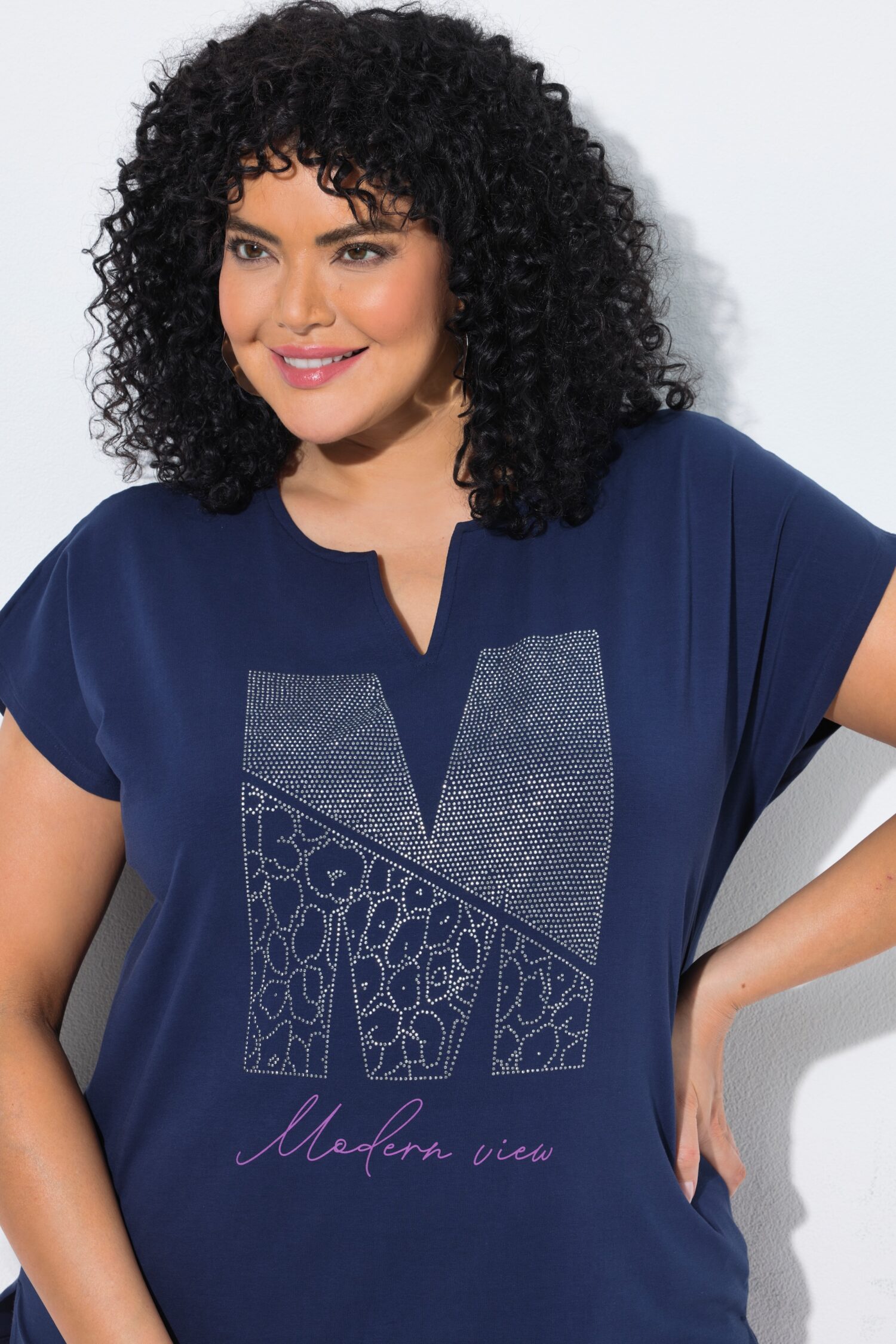 Μπλούζα oversized με λαιμόκοψη τουνίκ και τύπωμα με στρας