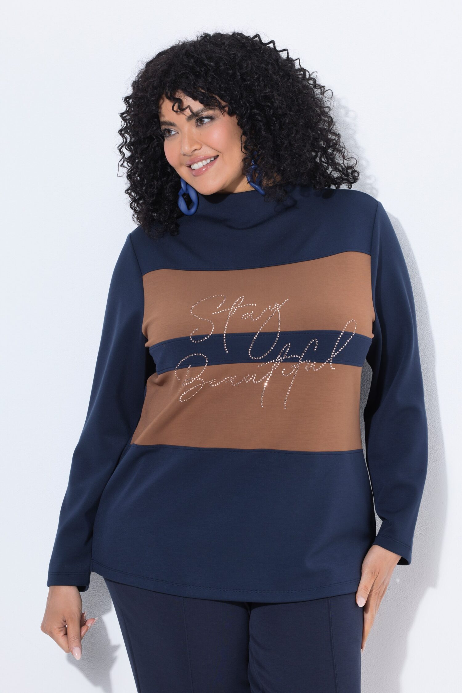 Μπλούζα oversized με όρθιο γιακά και στρας