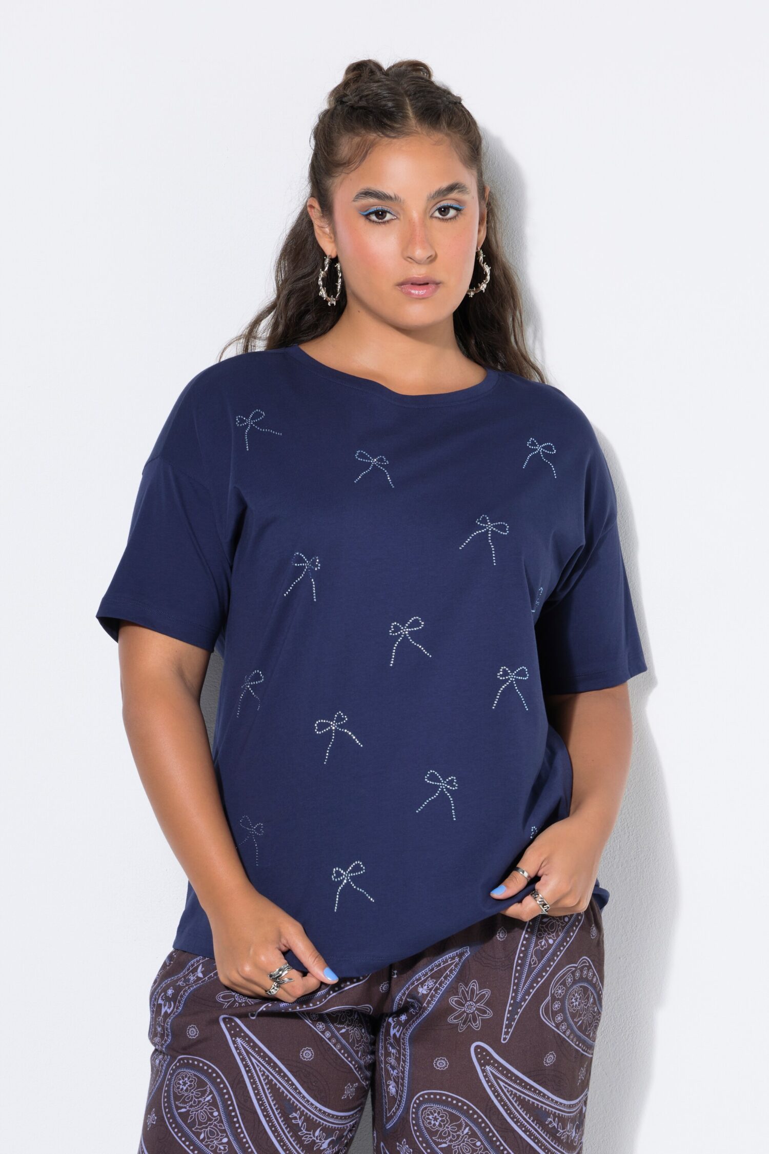 Μπλούζα oversized με σχέδιο από mini στρας