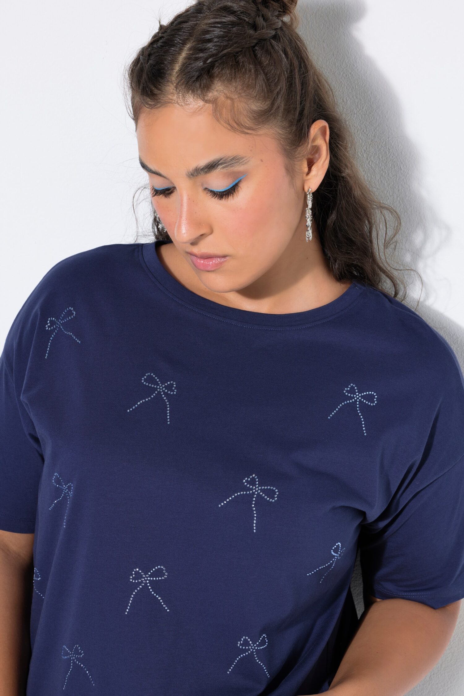 Μπλούζα oversized με σχέδιο από mini στρας