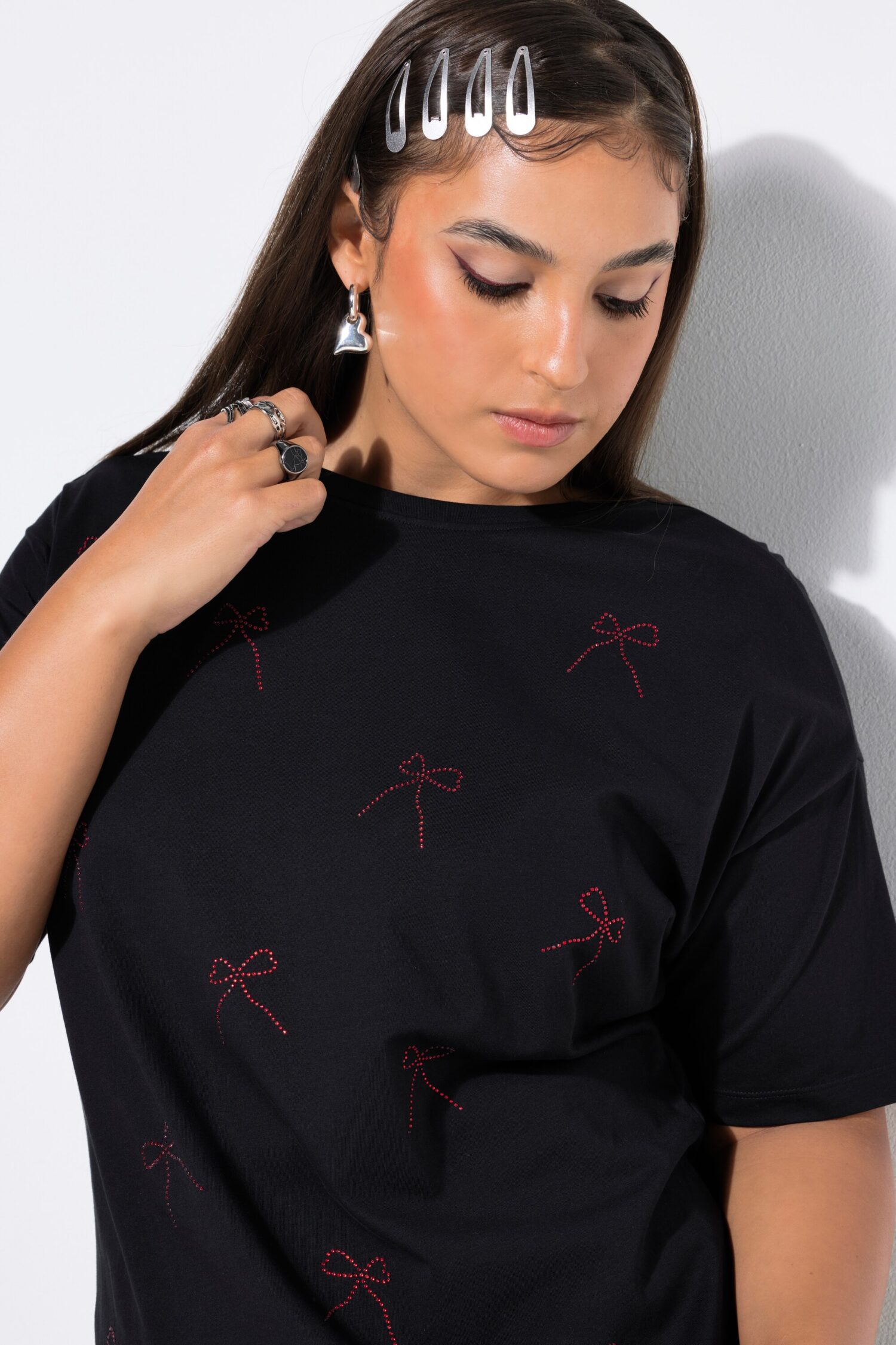 Μπλούζα oversized με σχέδιο από mini στρας