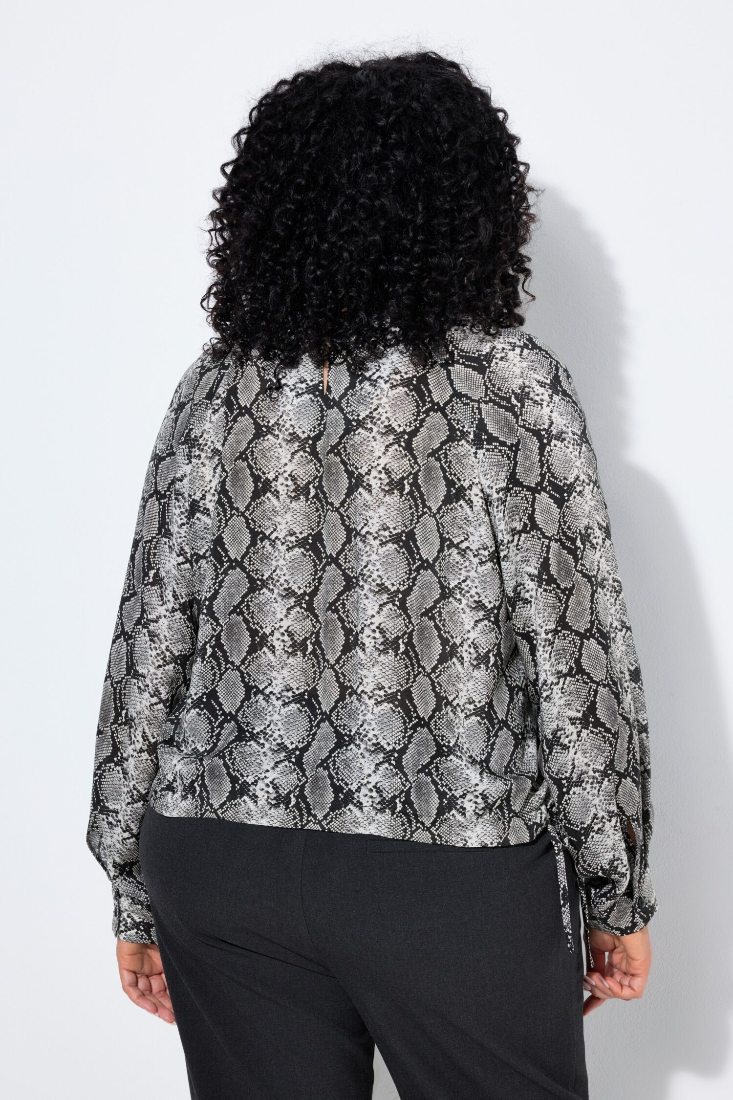 Μπλούζα oversized με snake print και κορδόνι στο τελείωμα