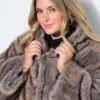 Μπουφάν oversized από συνθετική γούνα με όρθιο γιακά