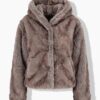 Μπουφάν oversized από συνθετική γούνα με όρθιο γιακά