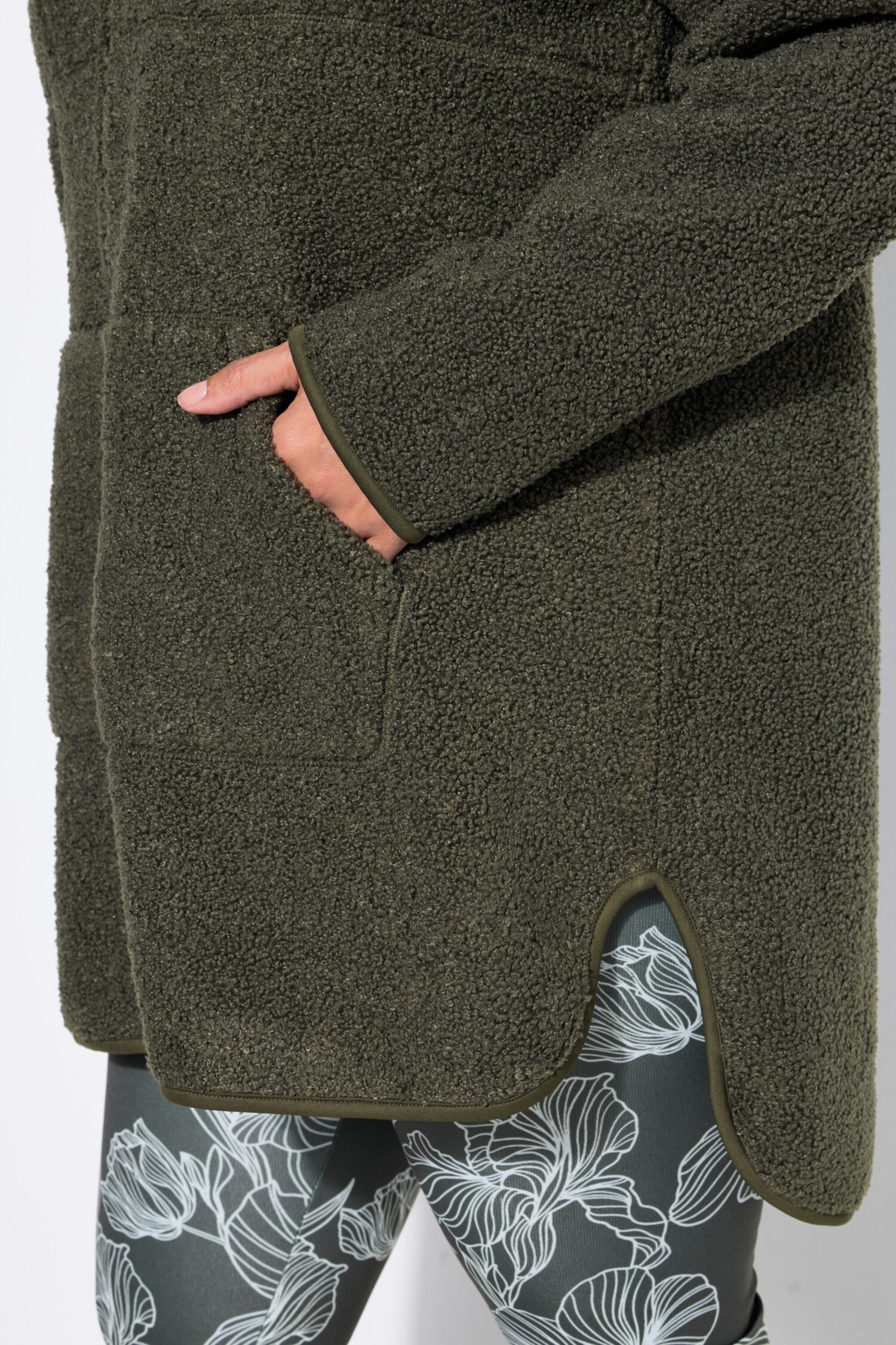 Μπουφάν teddy fleece σε γραμμή Α με κουκούλα και τσέπες