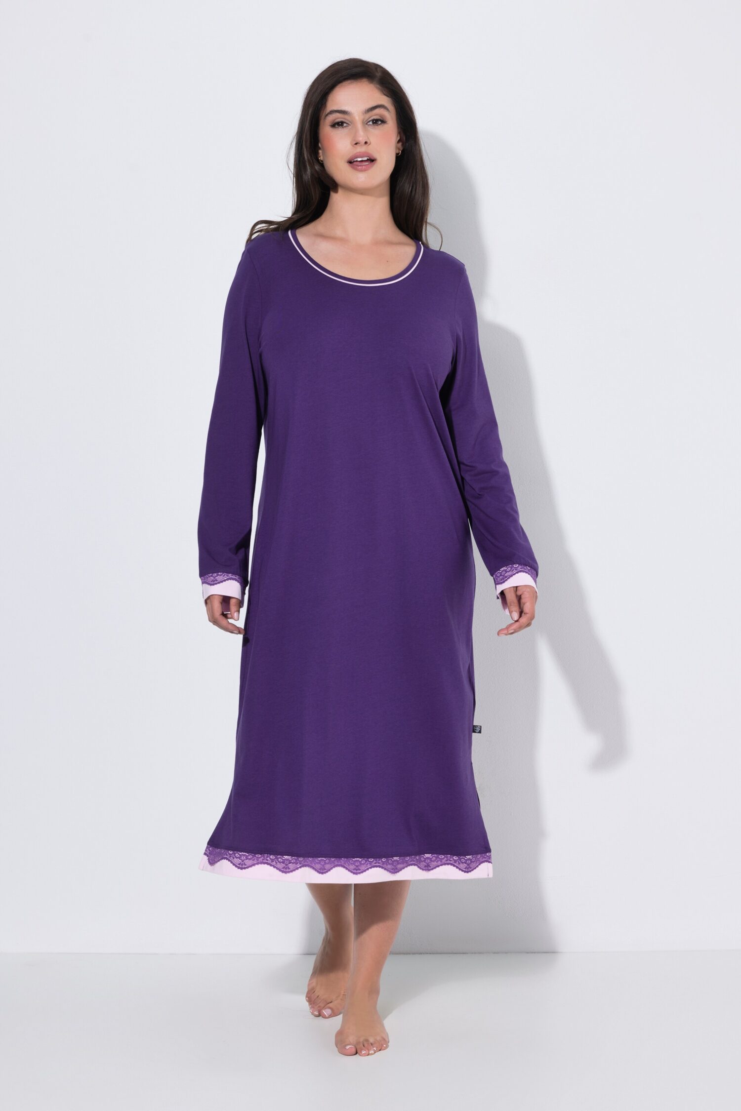 Νυχτικό oversized με δαντέλα στο τελείωμα και μακριά μανίκια
