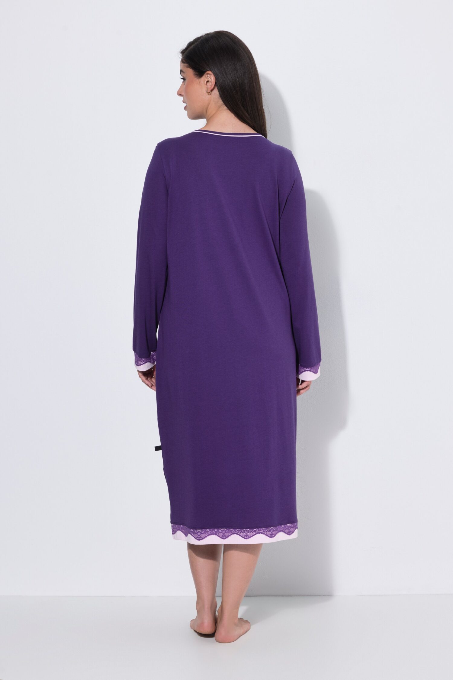 Νυχτικό oversized με δαντέλα στο τελείωμα και μακριά μανίκια