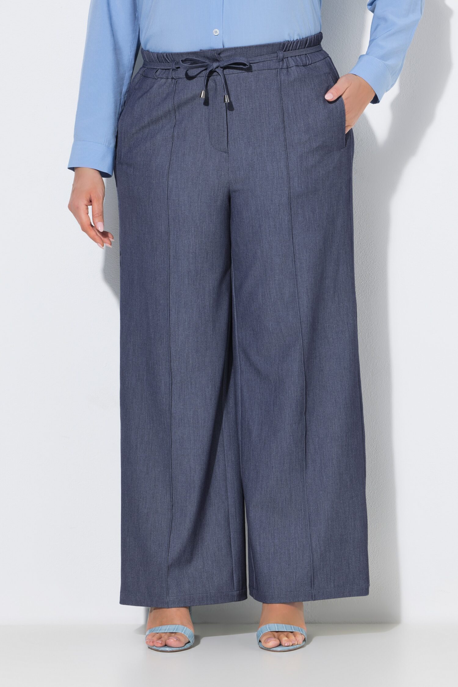 Παντελόνι σε denim look με ελαστική μέση