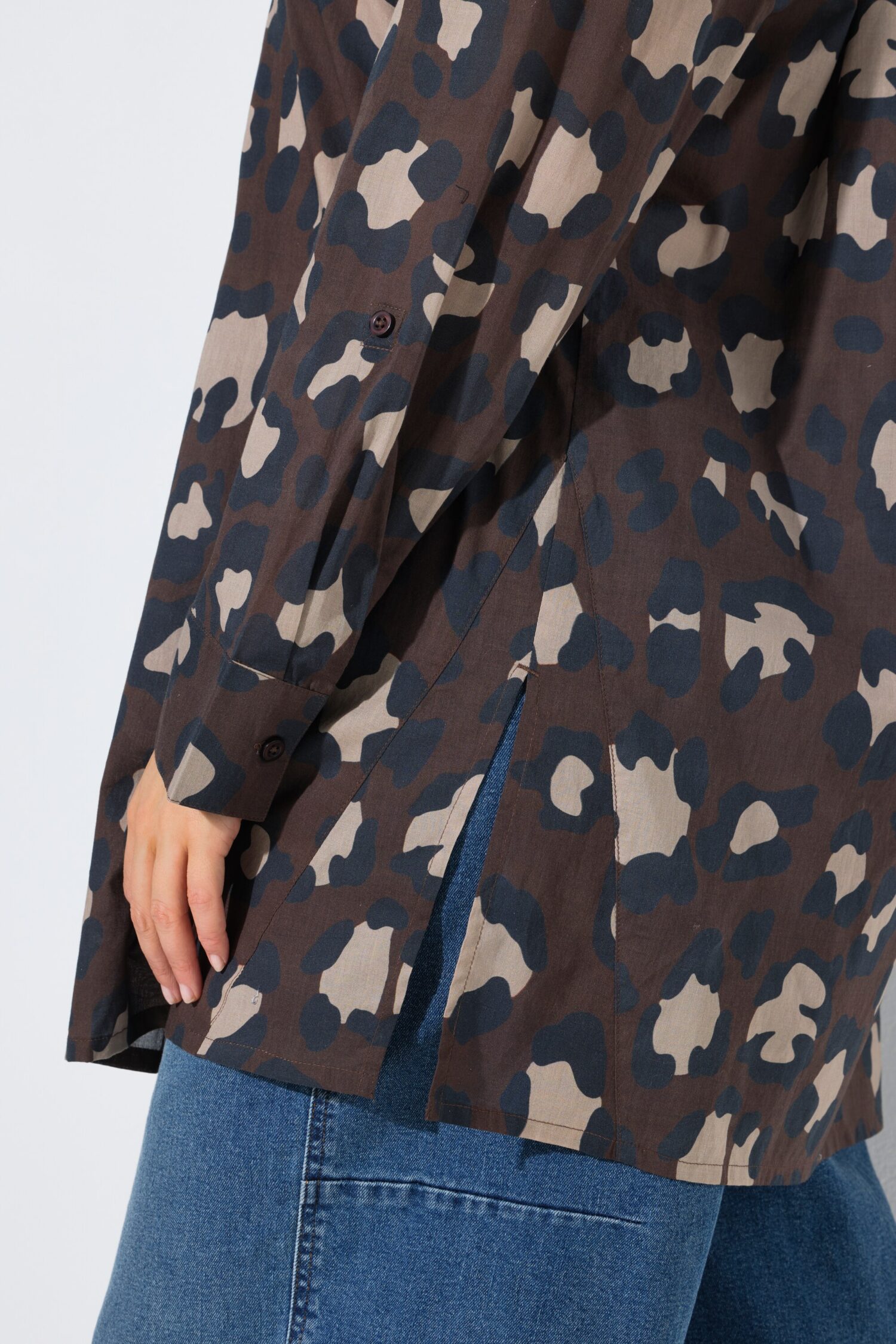 Πουκάμισο μακρυμάνικο με animal print και μακριά μανίκια