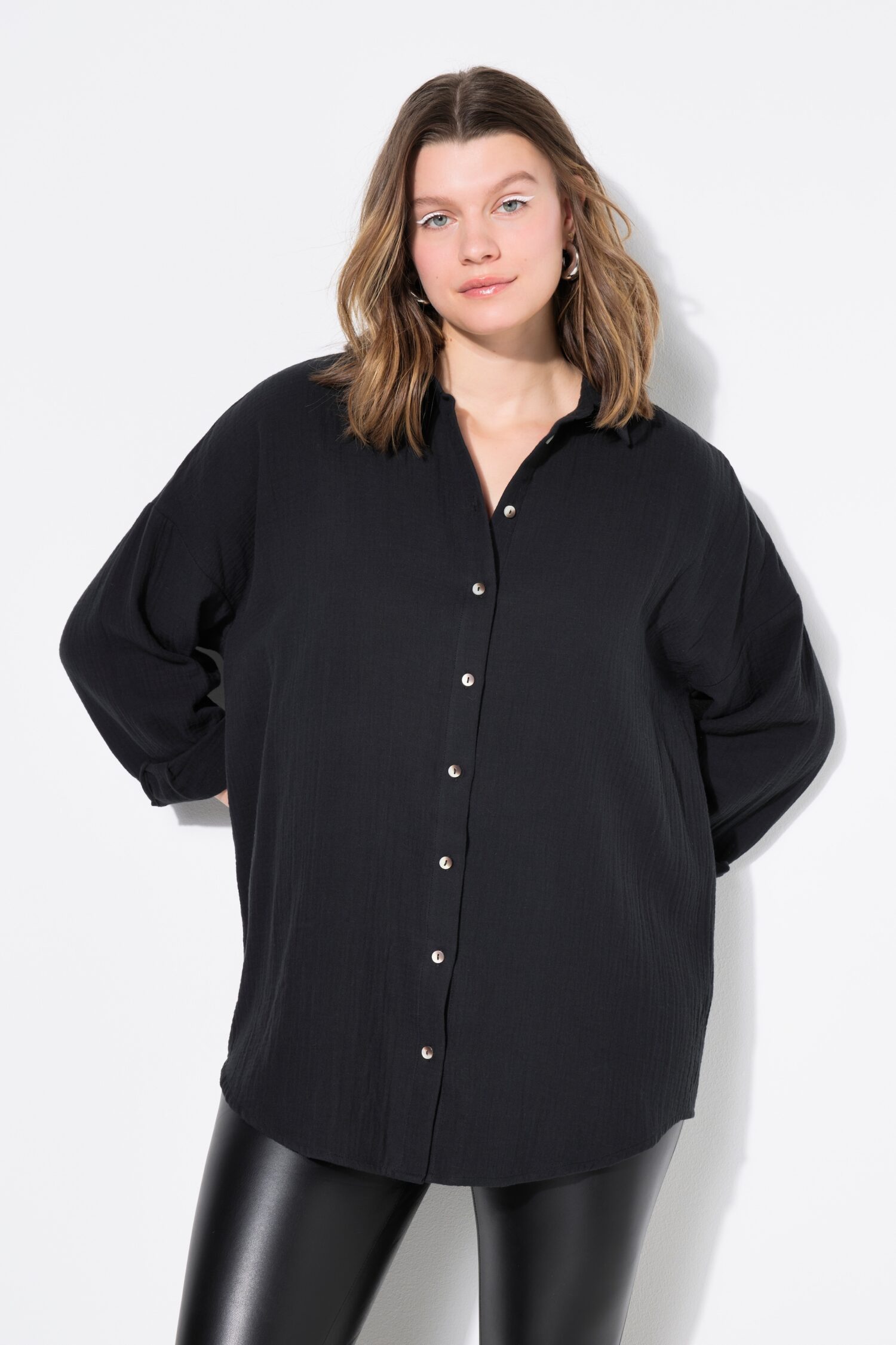 Πουκάμισο oversized με μακριά μανίκια και πλαϊνά σκισίματα