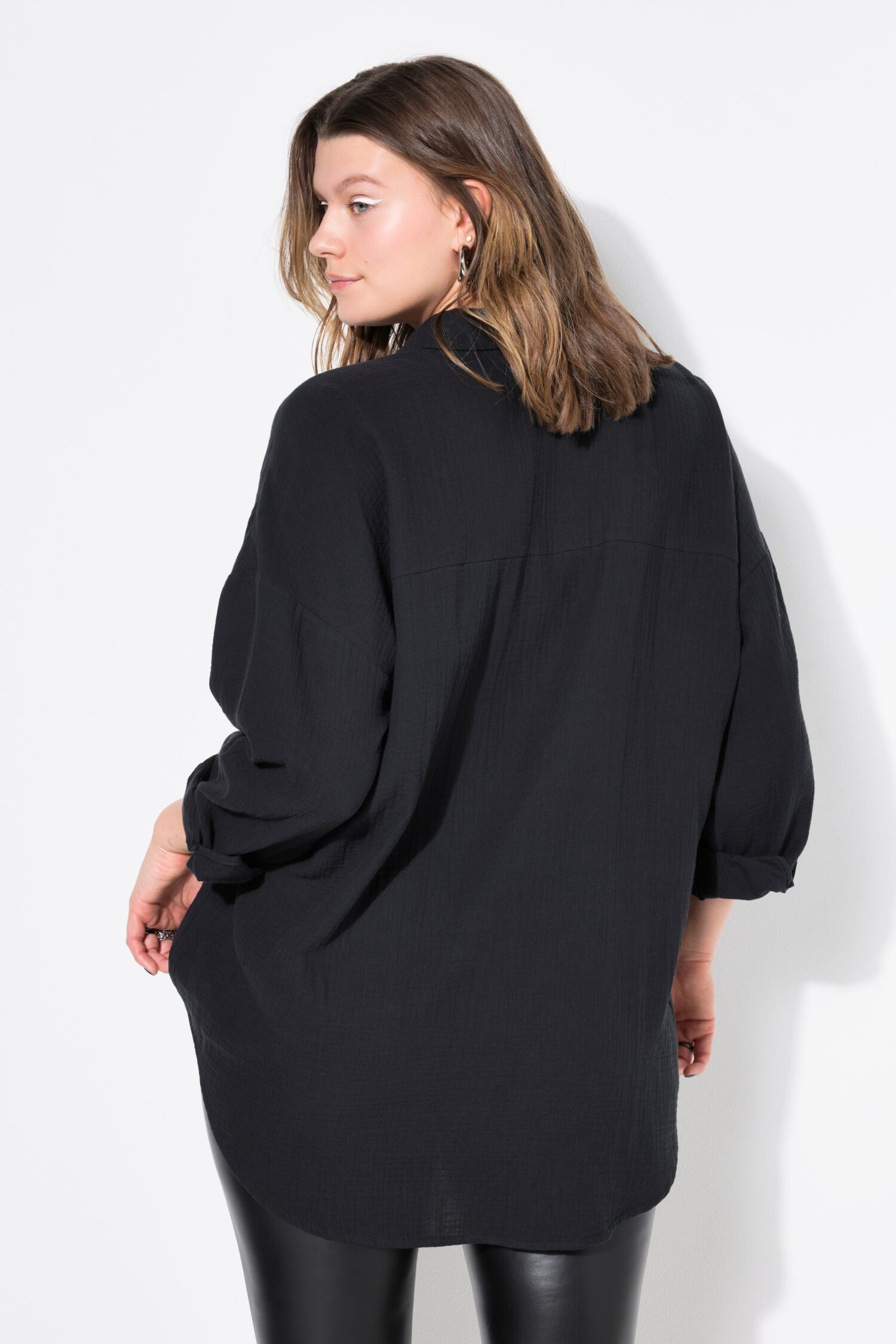 Πουκάμισο oversized με μακριά μανίκια και πλαϊνά σκισίματα