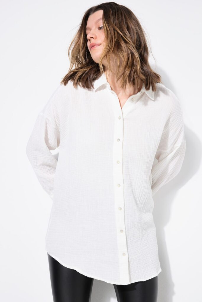 Πουκάμισο oversized με μακριά μανίκια και πλαϊνά σκισίματα