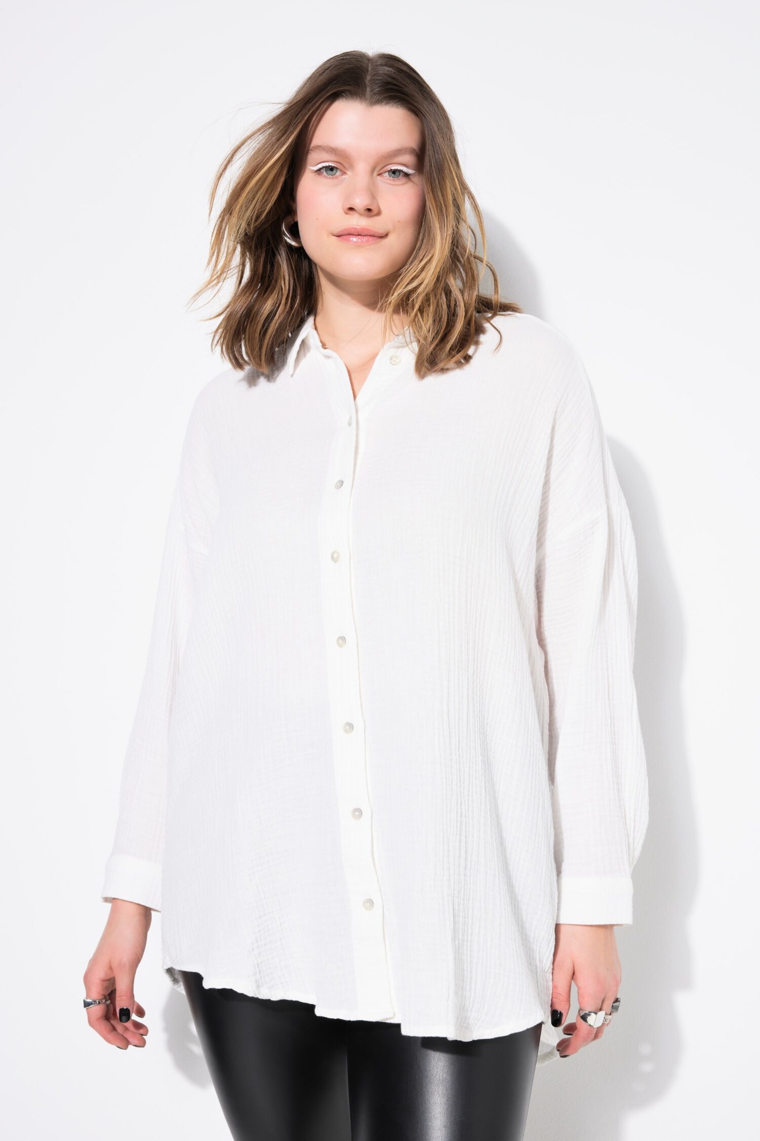 Πουκάμισο oversized με μακριά μανίκια και πλαϊνά σκισίματα