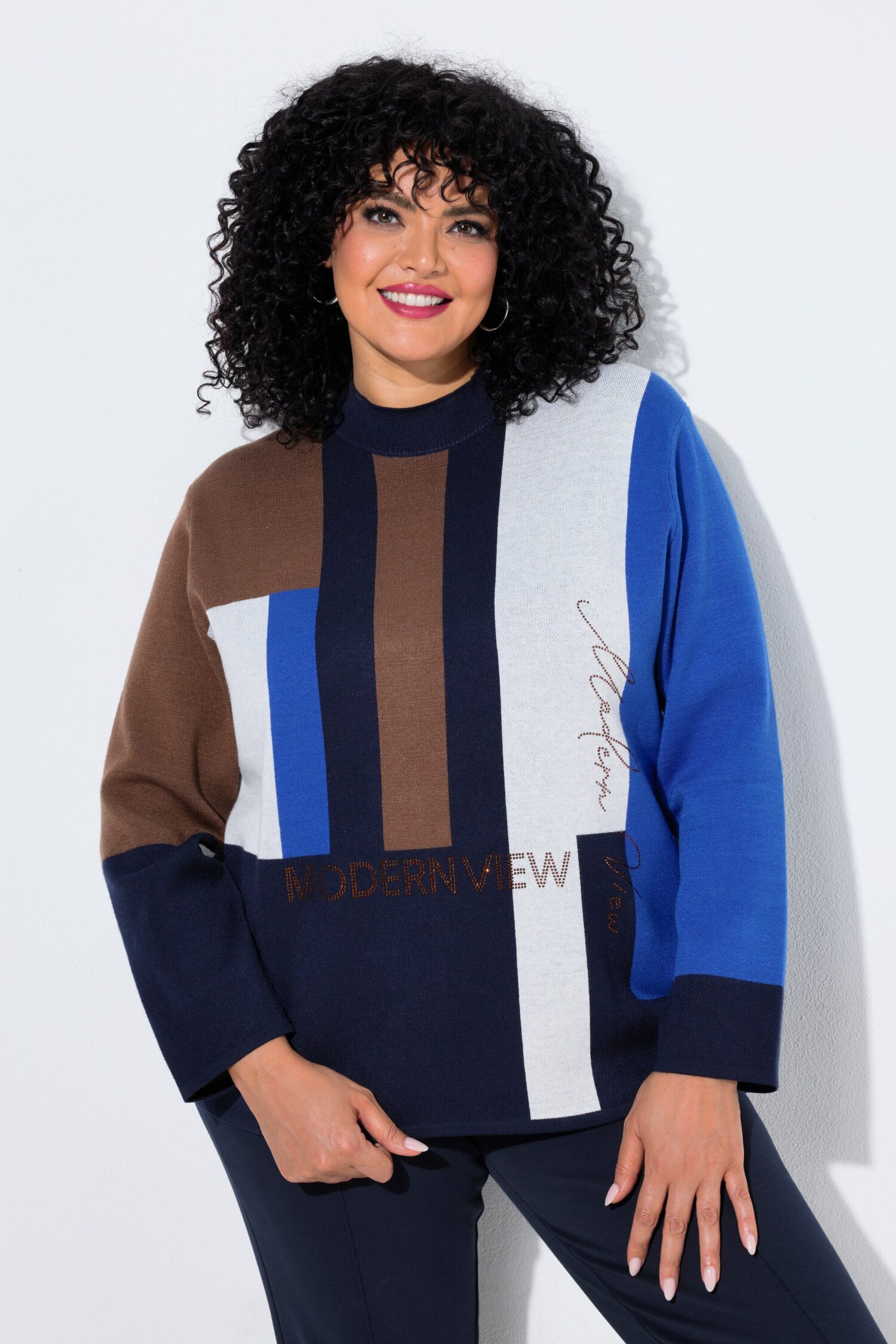 Πουλόβερ oversized, color blocking και γράμματα από στρας