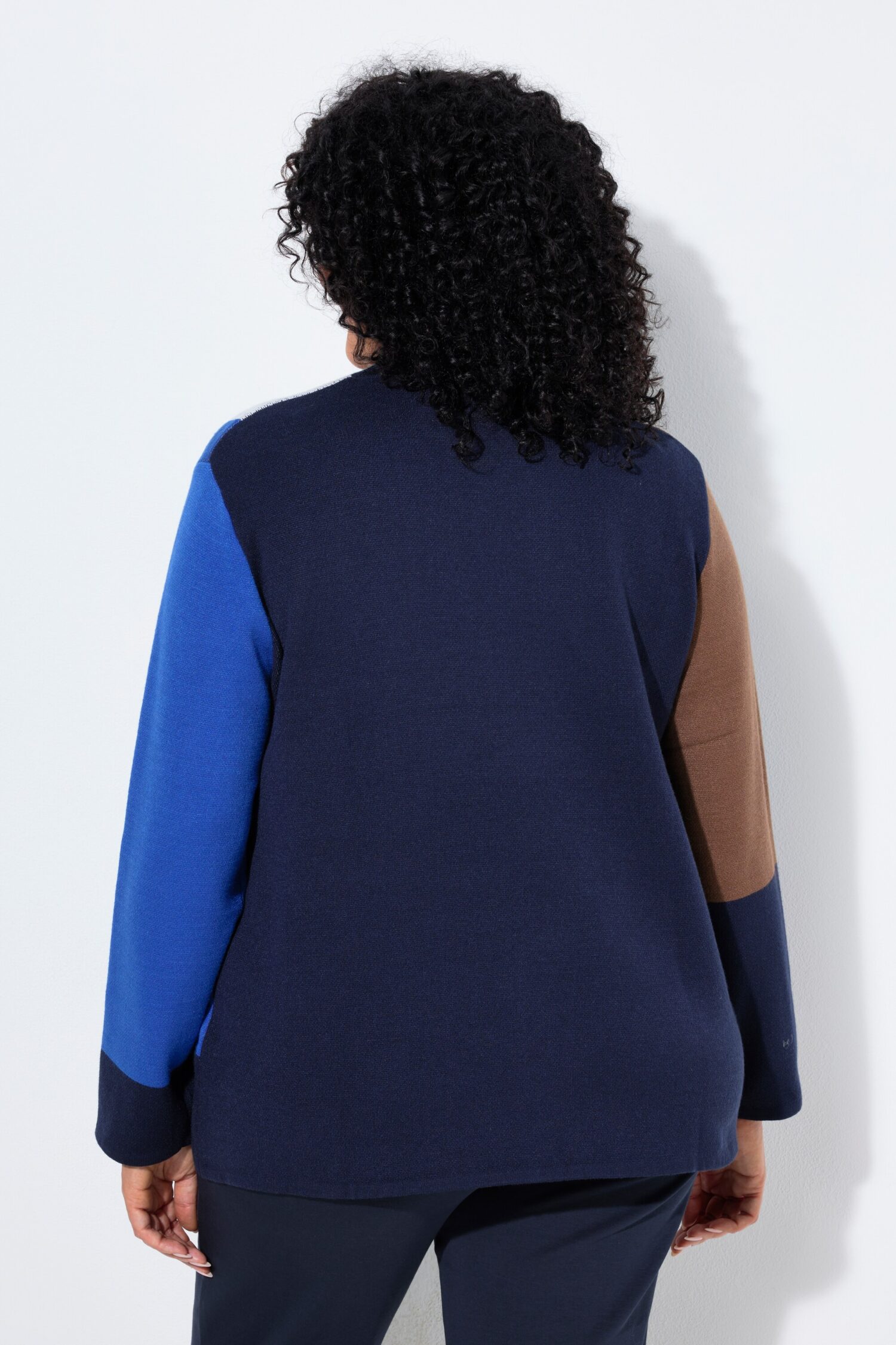 Πουλόβερ oversized, color blocking και γράμματα από στρας