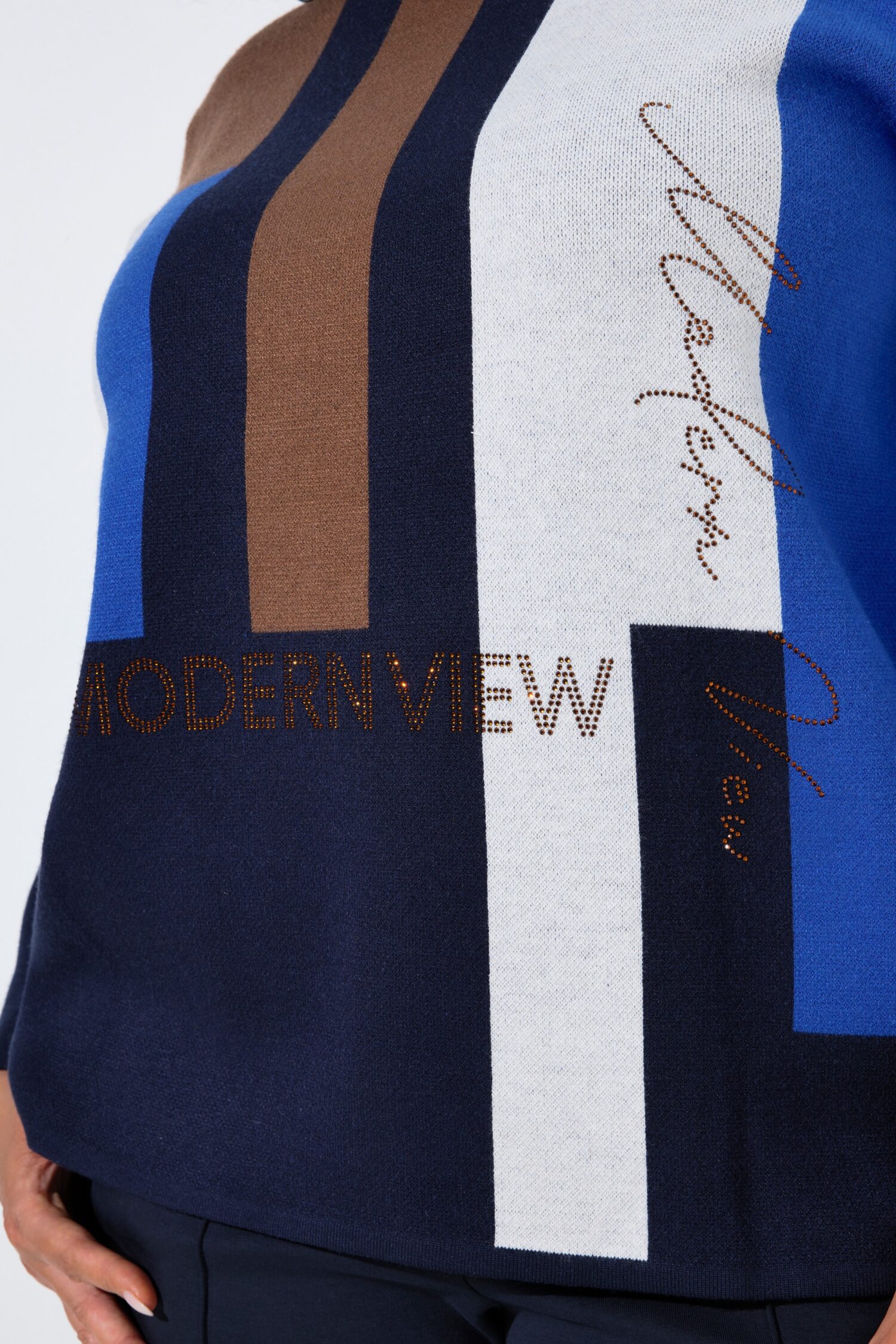 Πουλόβερ oversized, color blocking και γράμματα από στρας