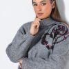 Πουλόβερ oversized με φλοράλ κέντημα από παγιέτες στον ώμο