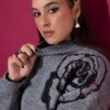 Πουλόβερ oversized με φλοράλ κέντημα από παγιέτες στον ώμο
