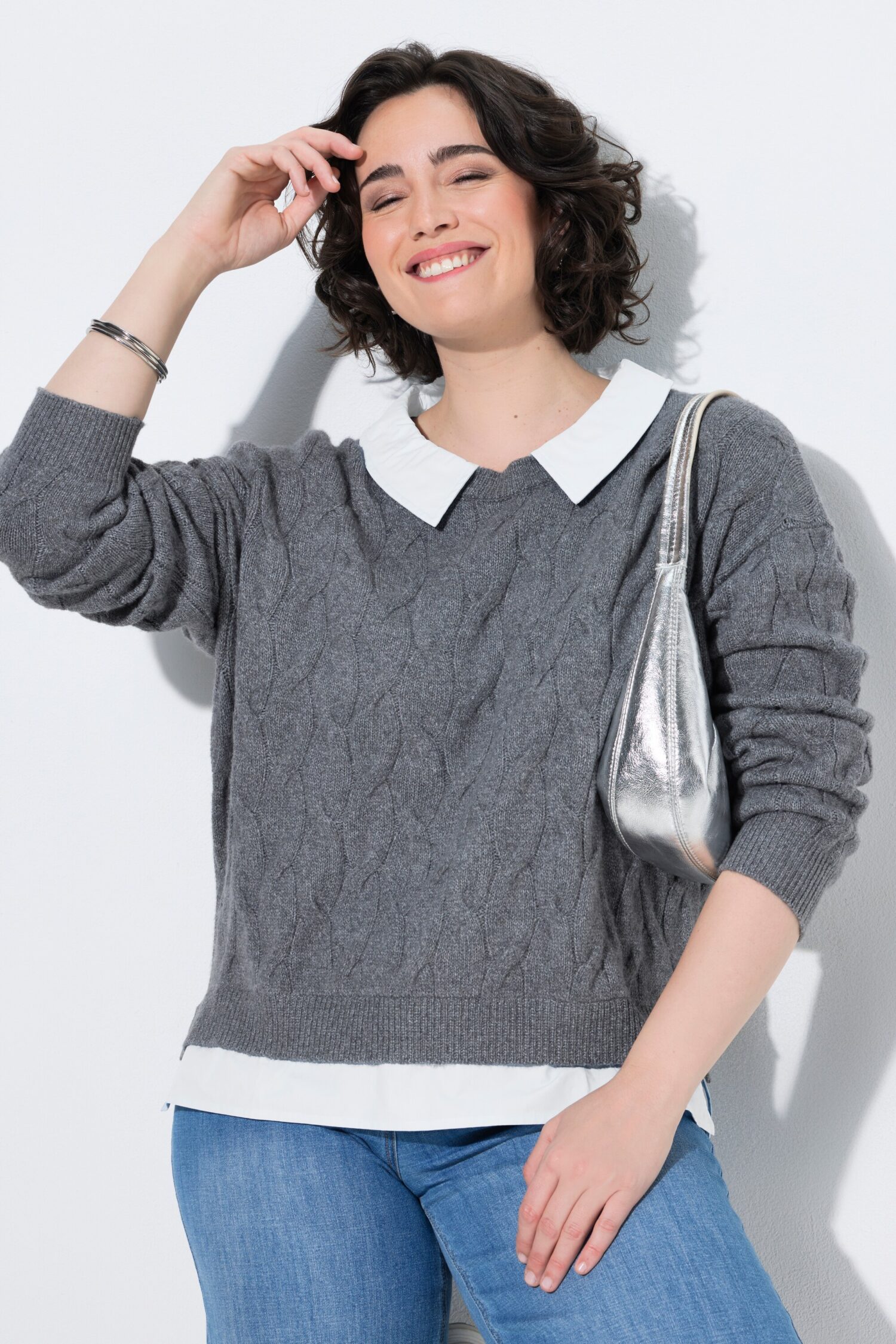 Πουλόβερ πλεκτό oversized με ένθετο γιακά και τελείωμα πουκαμίσου