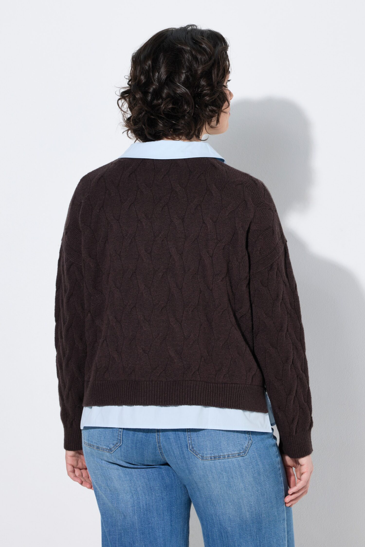Πουλόβερ πλεκτό oversized με ένθετο γιακά και τελείωμα πουκαμίσου
