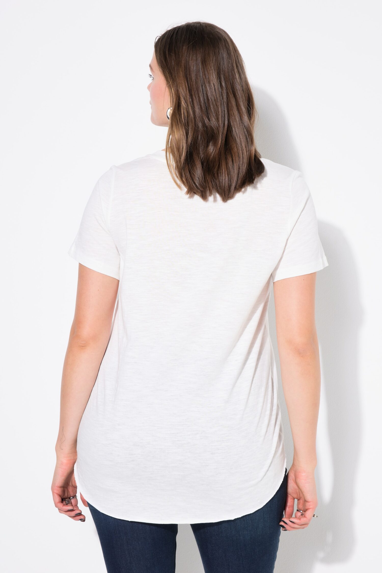 T-shirt σε φαρδιά, κλασική εφαρμογή με λαιμόκοψη V