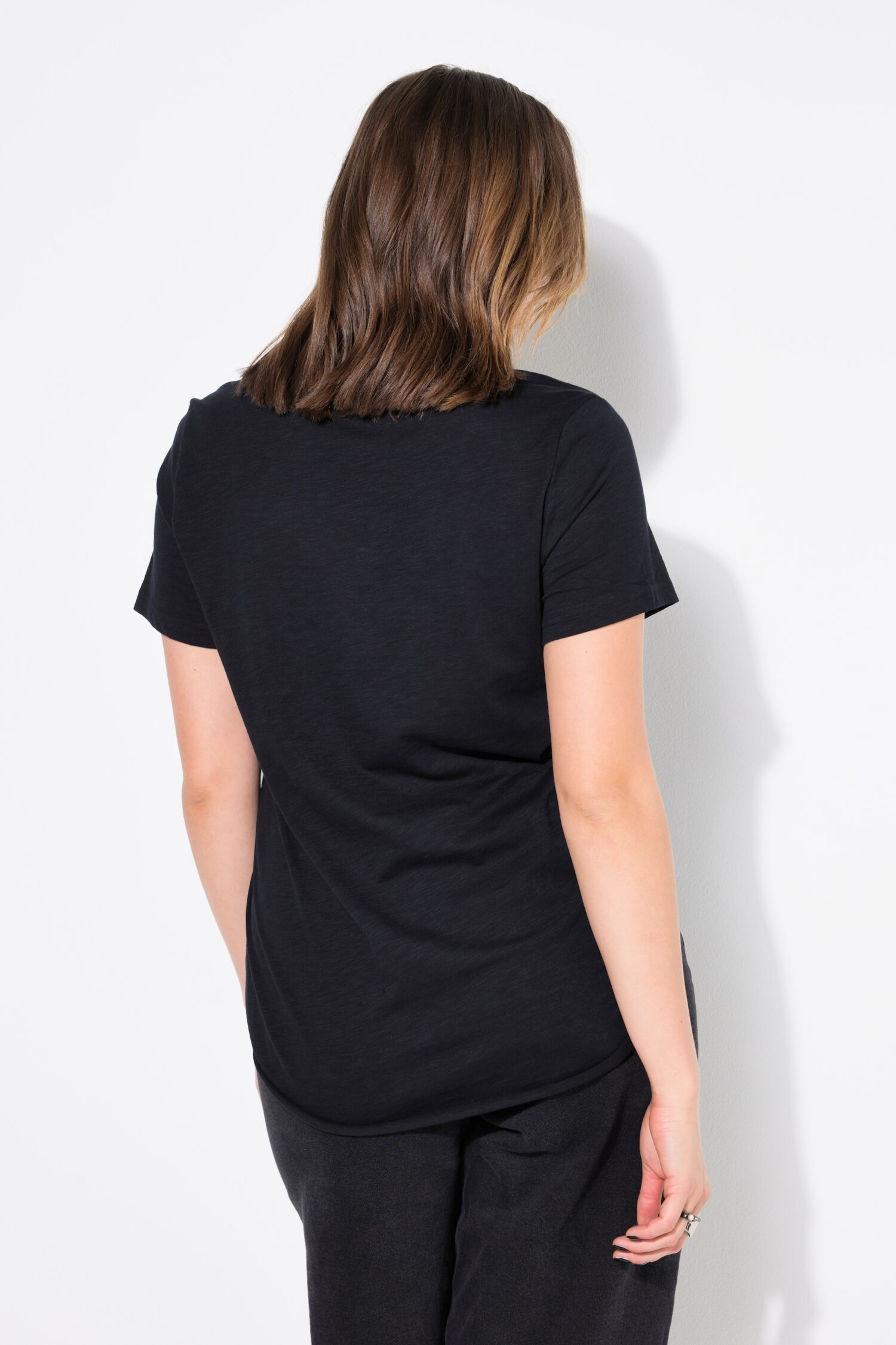 T-shirt σε φαρδιά, κλασική εφαρμογή με λαιμόκοψη V