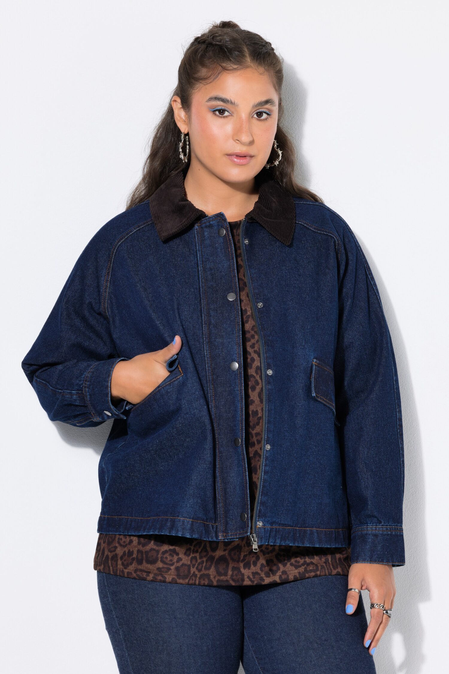 Τζιν μπουφάν oversized με κοτλέ γιακά