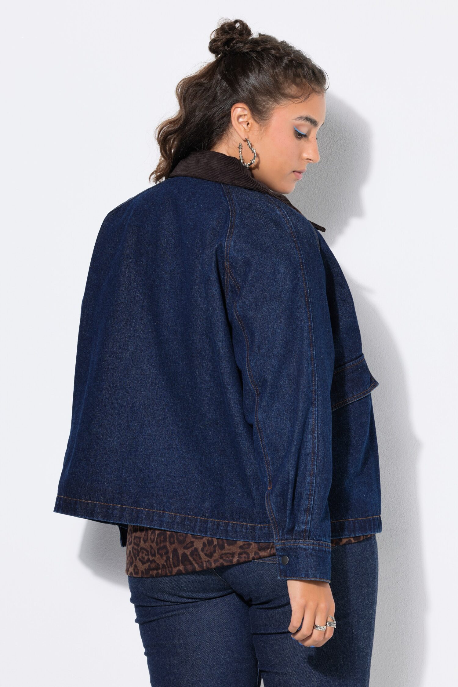 Τζιν μπουφάν oversized με κοτλέ γιακά