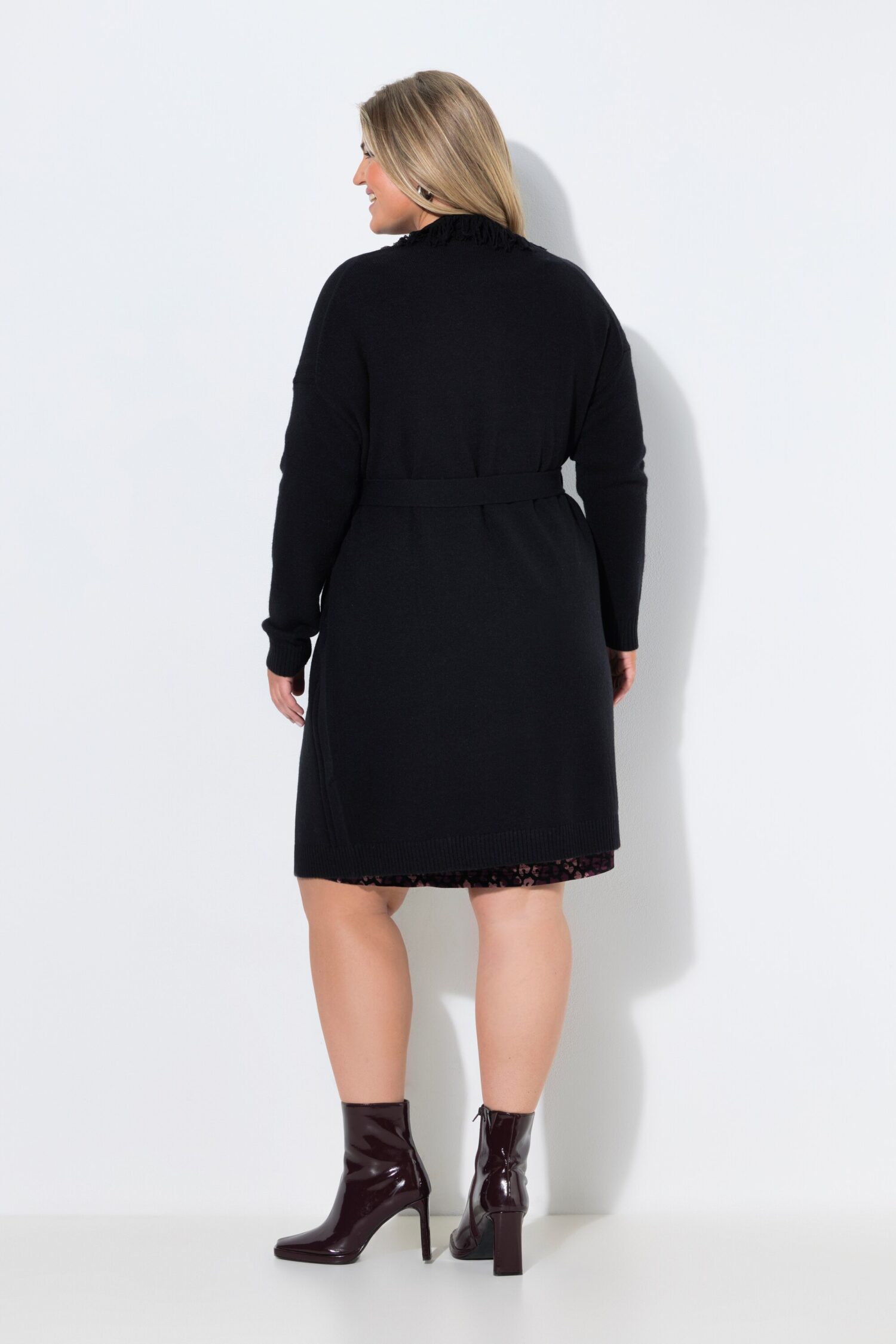 Ζακέτα oversized με ζώνη και κρόσσια