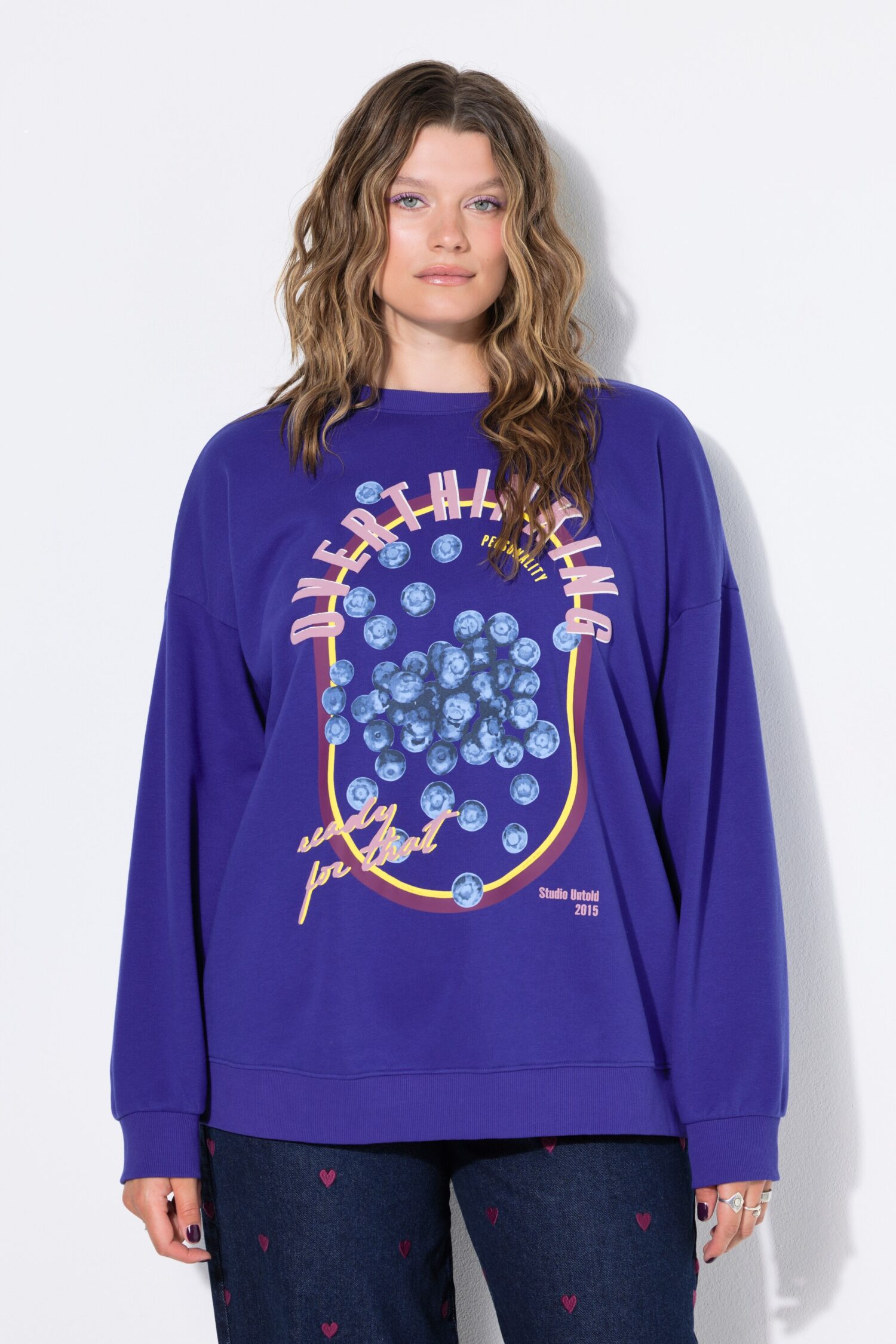 Μπλούζα φούτερ oversized με τύπωμα blueberries