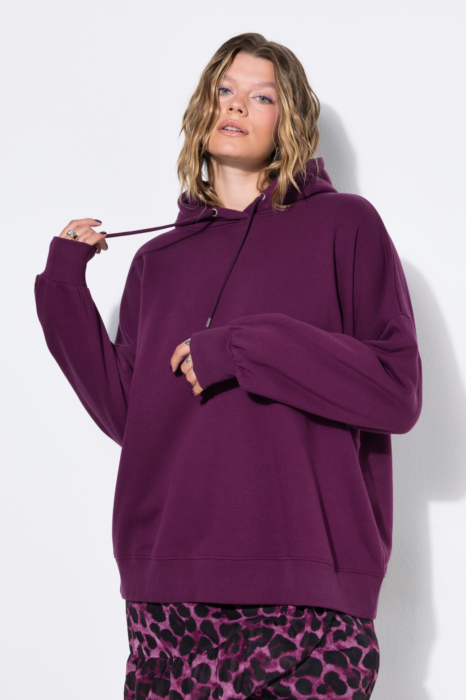 Μπλούζα φούτερ σε cropped oversized με κουκούλα