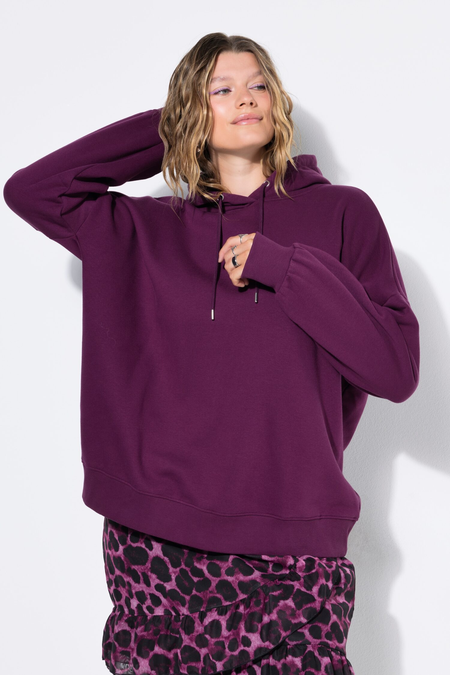 Μπλούζα φούτερ σε cropped oversized με κουκούλα