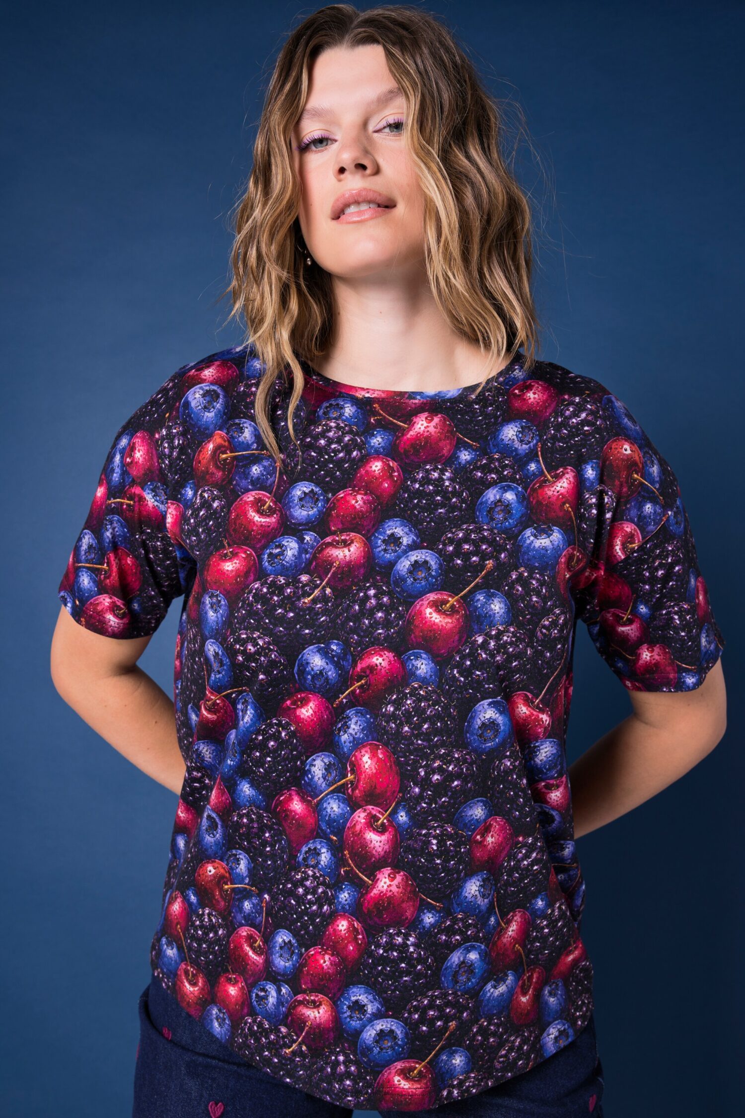 Μπλούζα oversized με berries print
