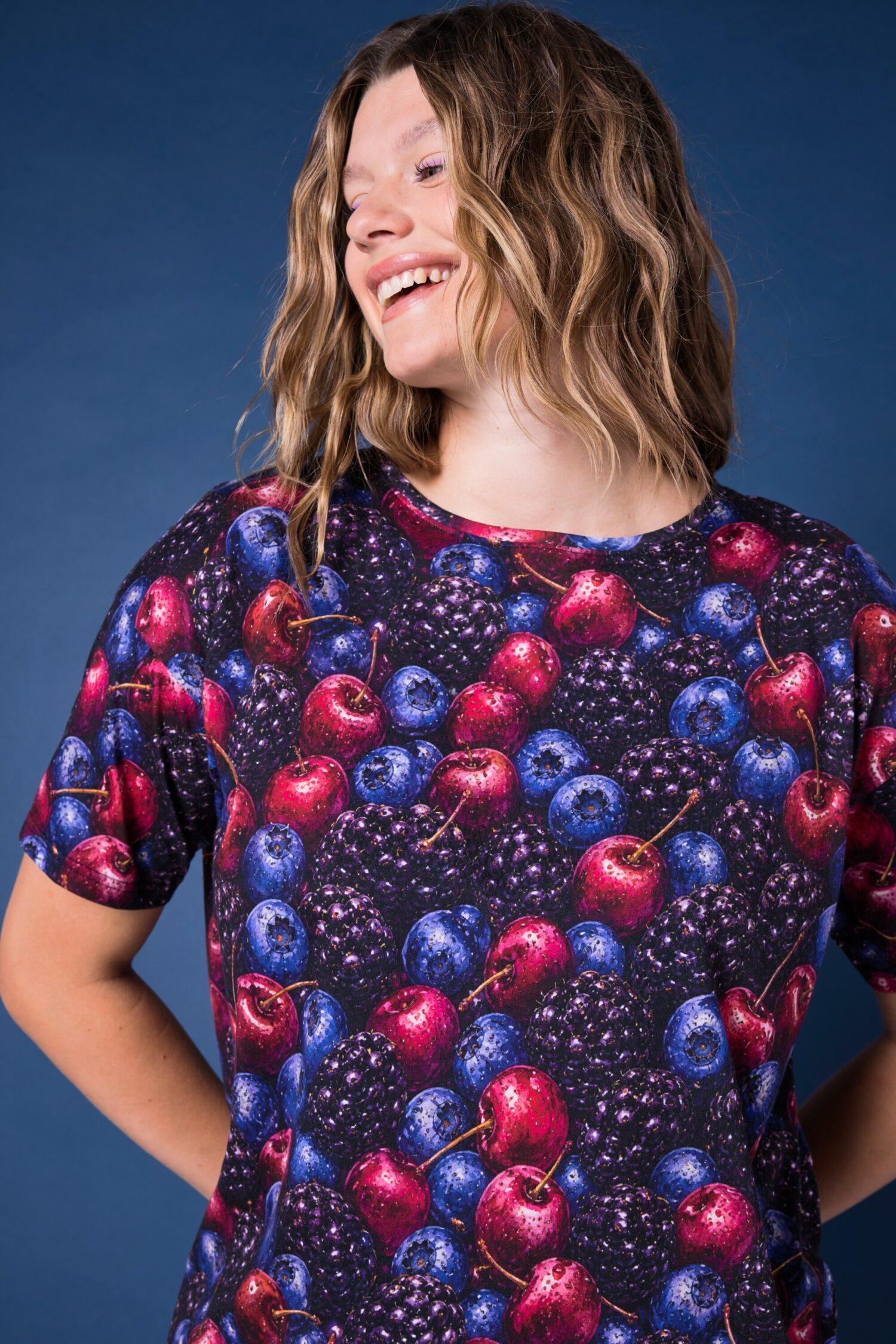 Μπλούζα oversized με berries print
