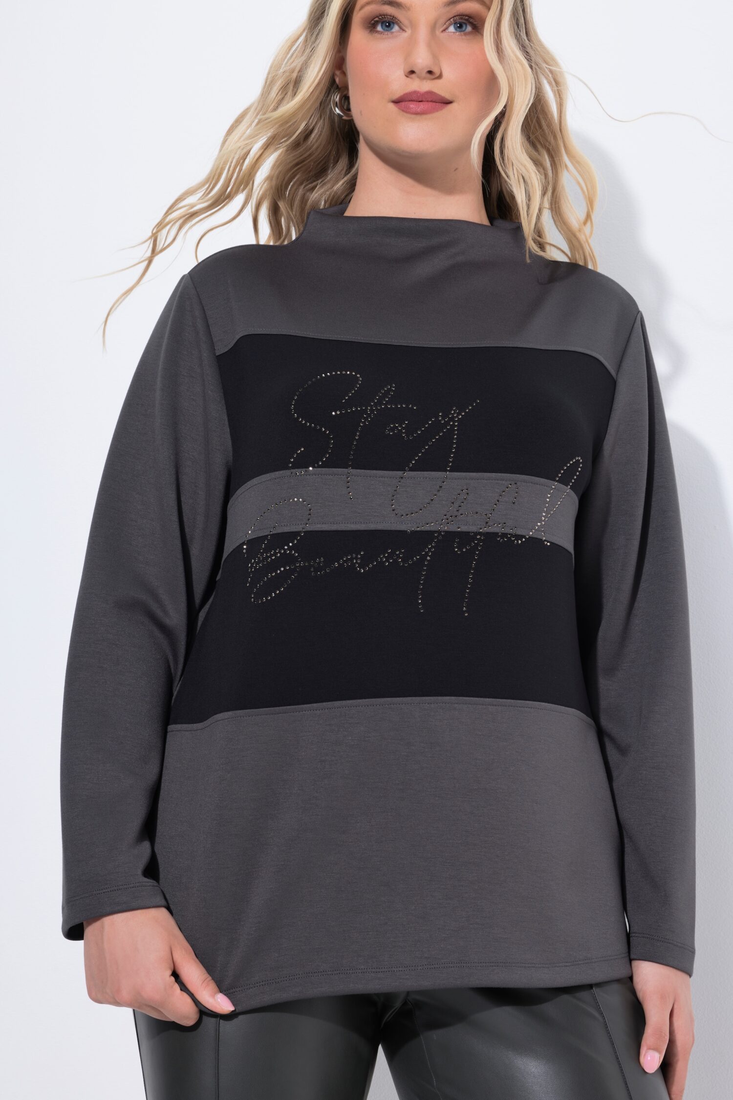 Μπλούζα oversized με όρθιο γιακά και στρας
