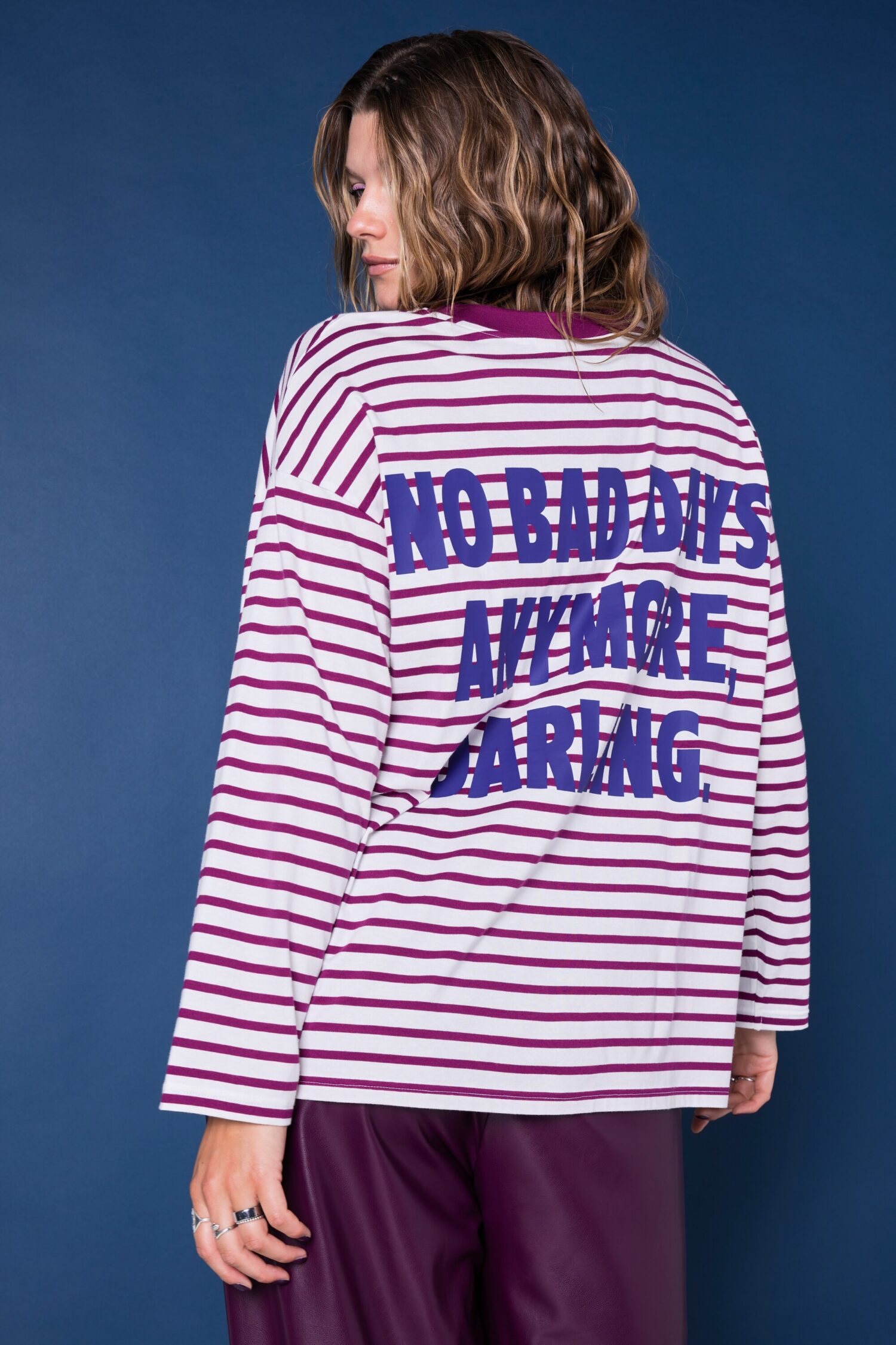 Μπλούζα oversized, ριγέ με χαμηλούς ώμους