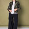 Μπουφάν σε boxy fit με zebra print κι όρθιο γιακά