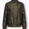 Μπουφάν σε boxy fit με zebra print κι όρθιο γιακά